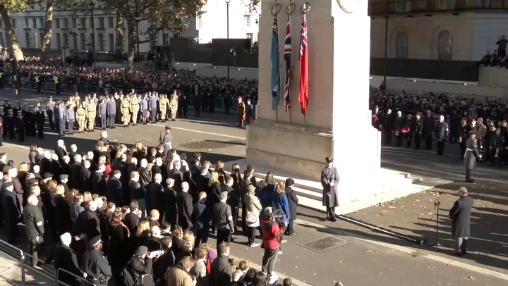 Before the pro-Palestine Remembrance Day march, a moment of silence was held for two minutes at the Cenotaph.