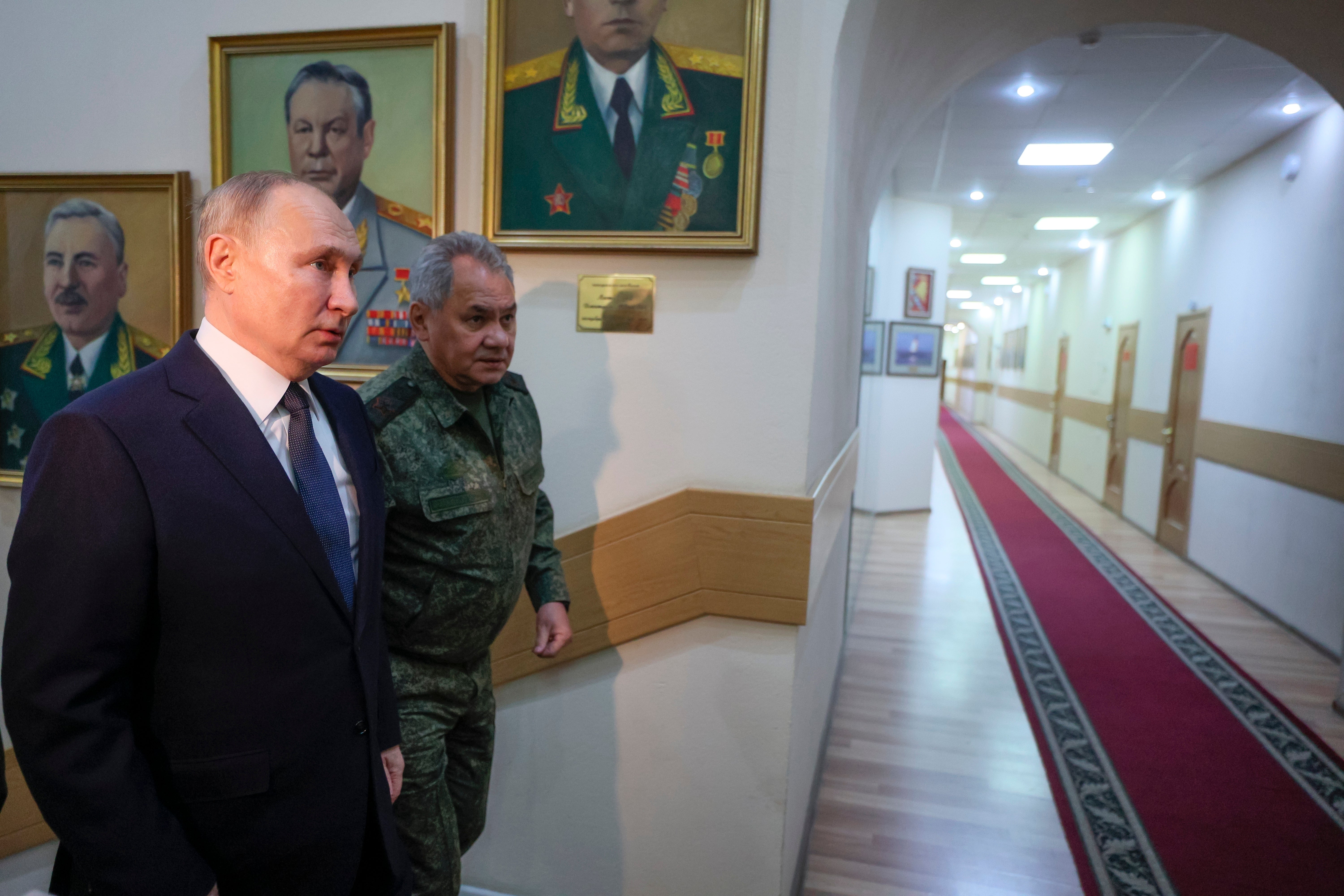 <p>Putin with defence minister Sergey Shoigu</p>