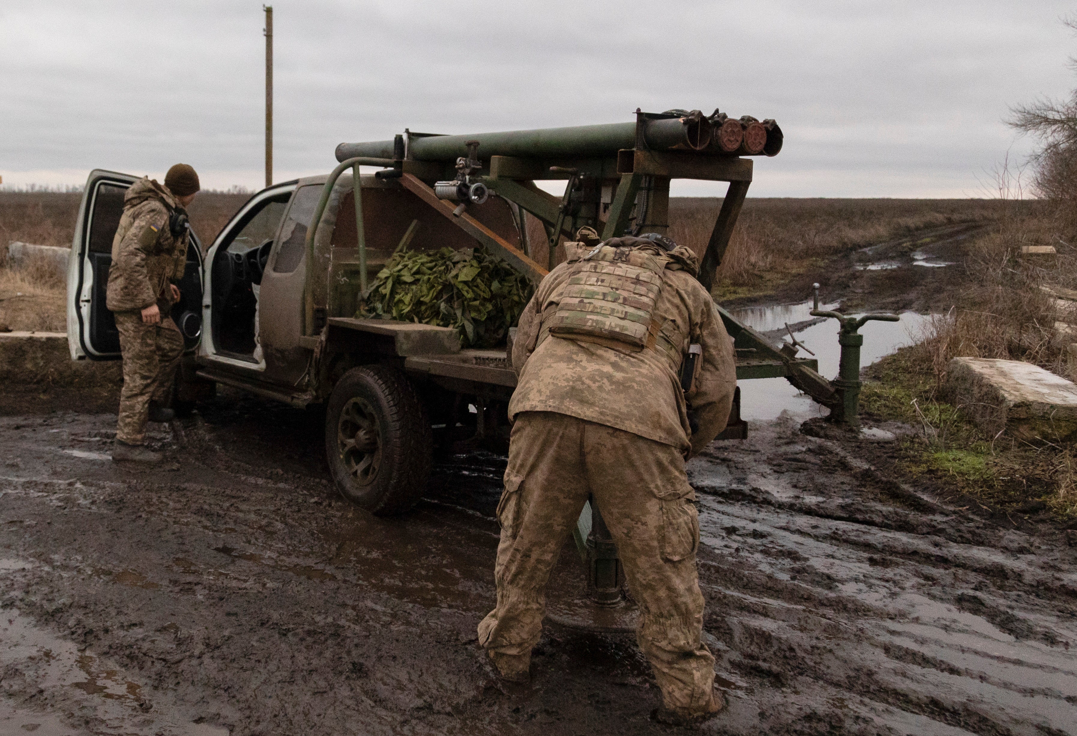 <p>Ukrainian servicemen prepare to shoot from a self-made multiple rocket launcher on a frontline in Donetsk</p>