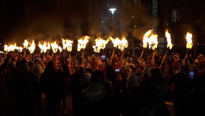 

<p>Thousands of torches lit Edinburgh streets on Friday to kick off Hogmanay celebrations.</p>
<p>” height=”406″ width=”720″ layout=”responsive” i-amphtml-layout=”responsive”><i-amphtml-sizer slot=