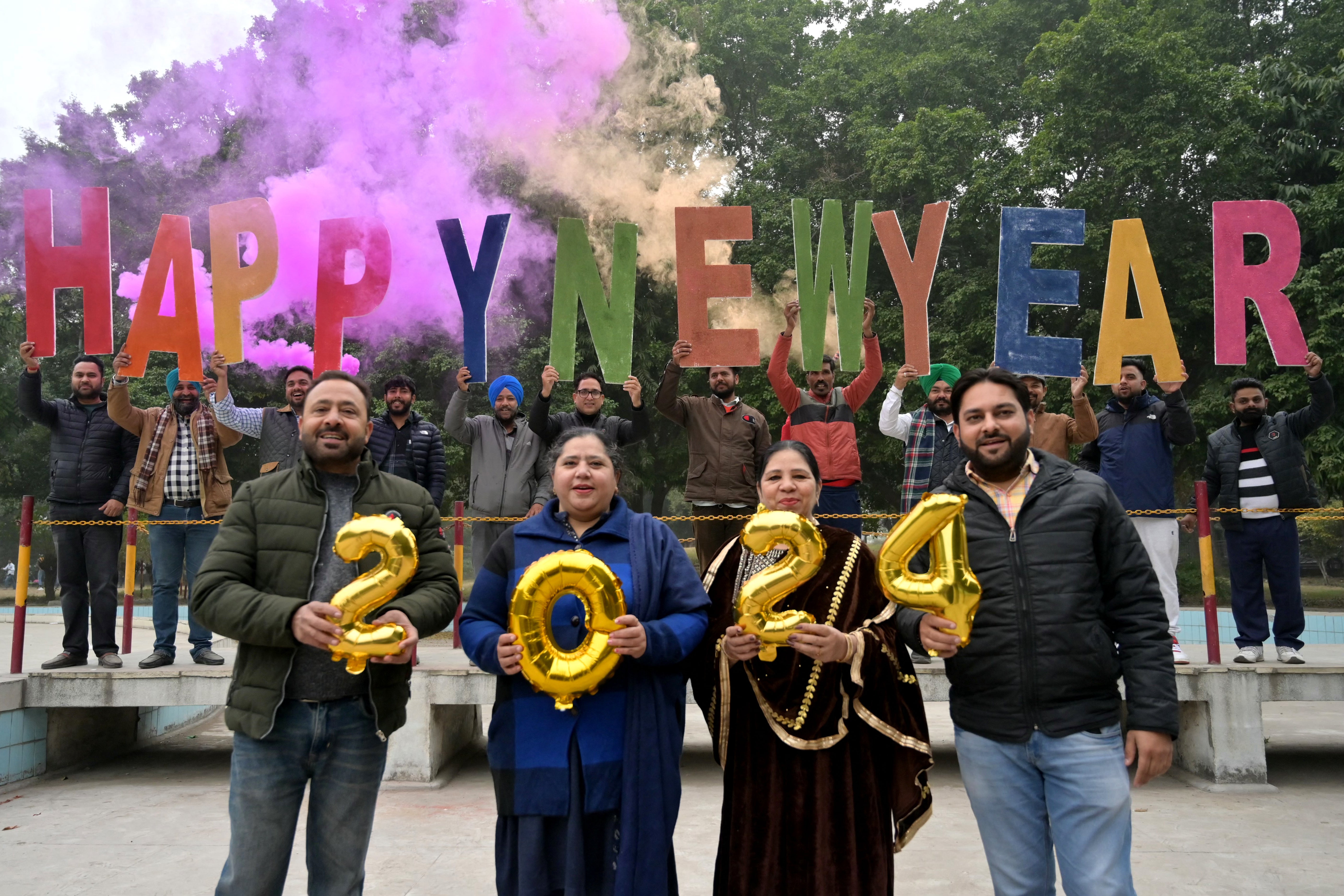 

<p>People holding ‘Happy New Year’ letters cutout pose for photos during New Year’s Eve celebrations in Amritsar </p>
<p>” height=”3736″ width=”5605″ layout=”responsive” i-amphtml-layout=”responsive”><i-amphtml-sizer slot=