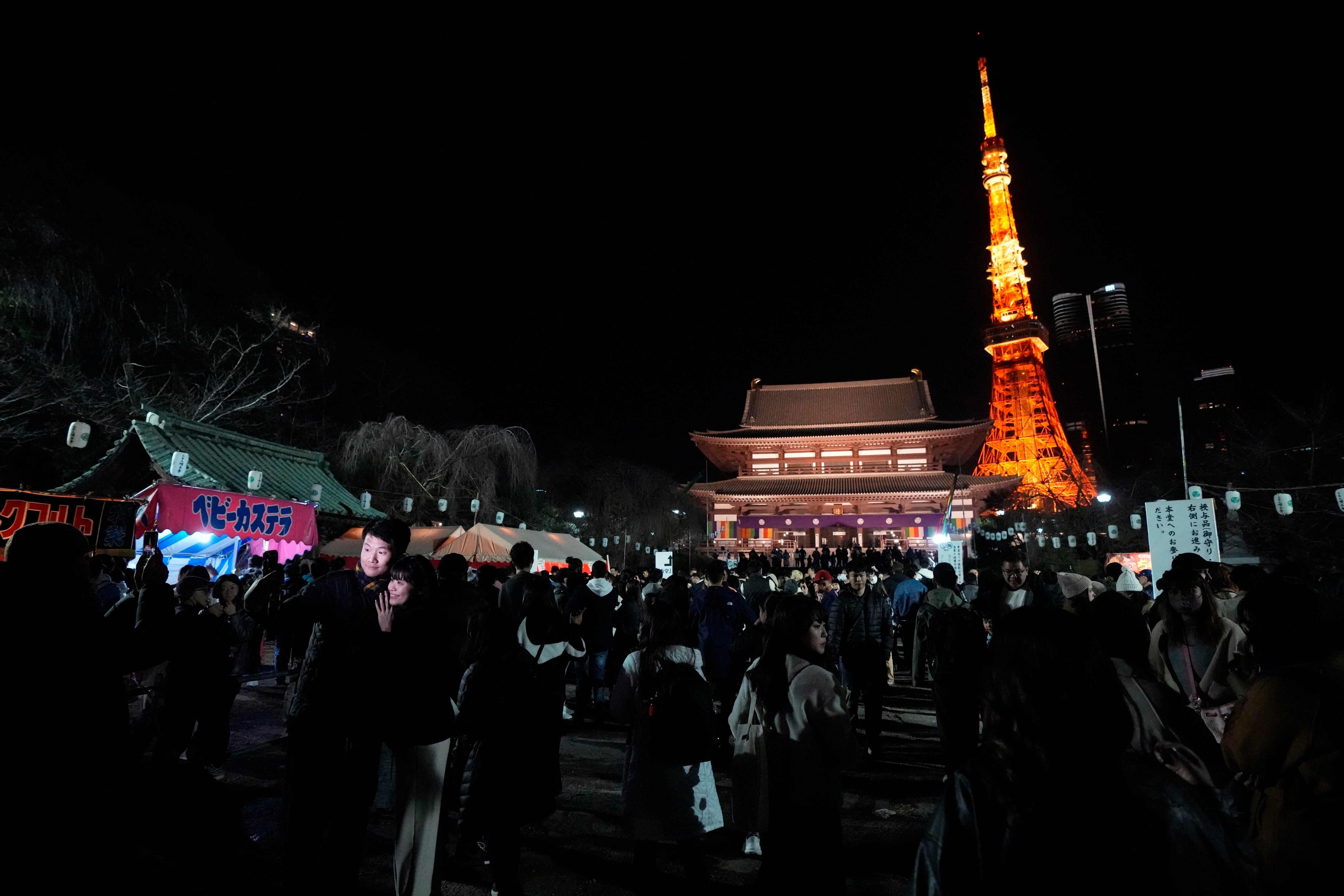

<p>People queue to pray at Zojoji Buddhist temple in Tokyo on New Year’s Eve </p>
<p>” height=”3362″ width=”5042″ layout=”responsive” i-amphtml-layout=”responsive”><i-amphtml-sizer slot=