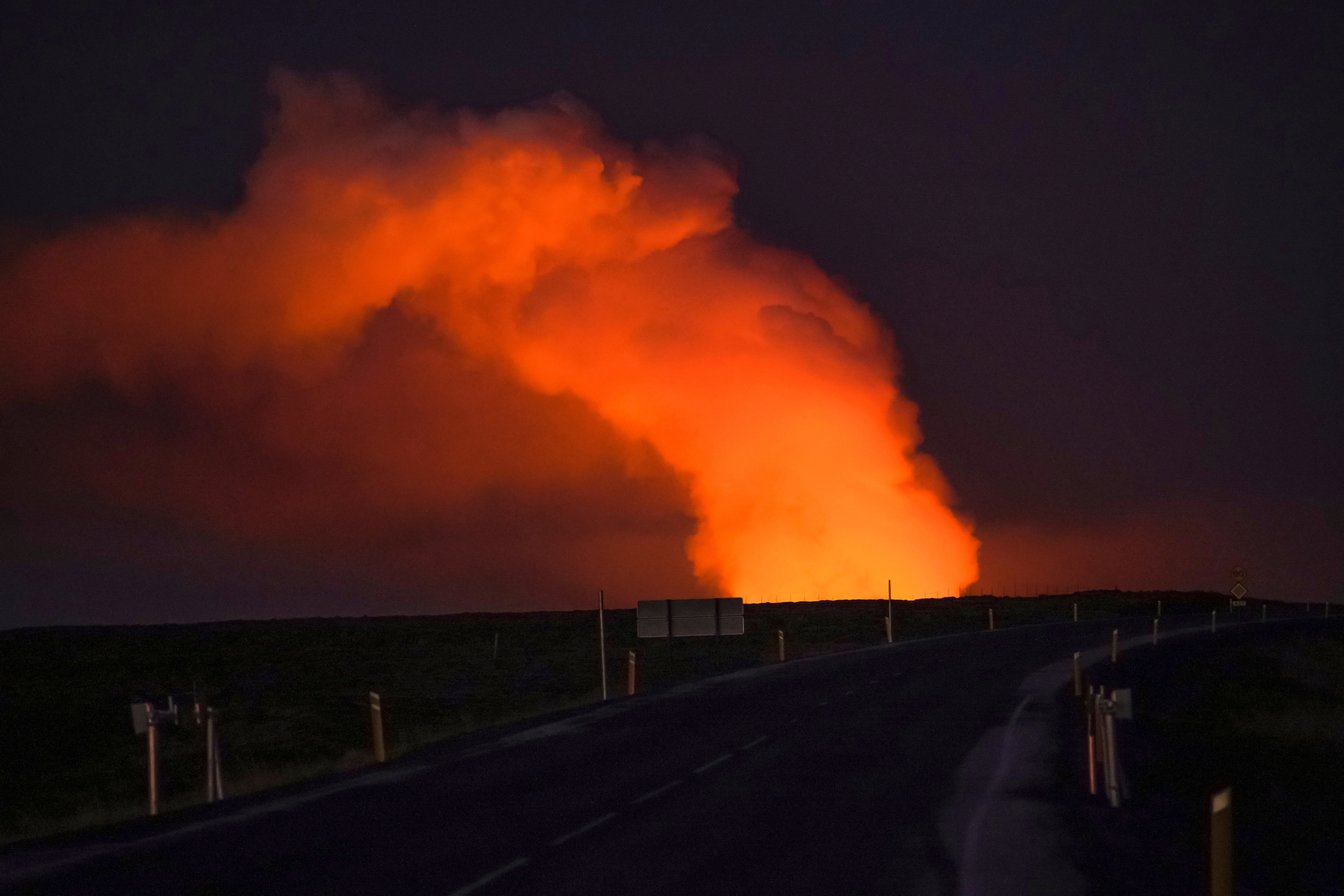 

<p>A view of the plume of gas lighted up by the lava from the erupting volcano seen from Suðurstrandavegur</p>
<p>” height=”4000″ width=”6000″ layout=”responsive” i-amphtml-layout=”responsive”><i-amphtml-sizer slot=