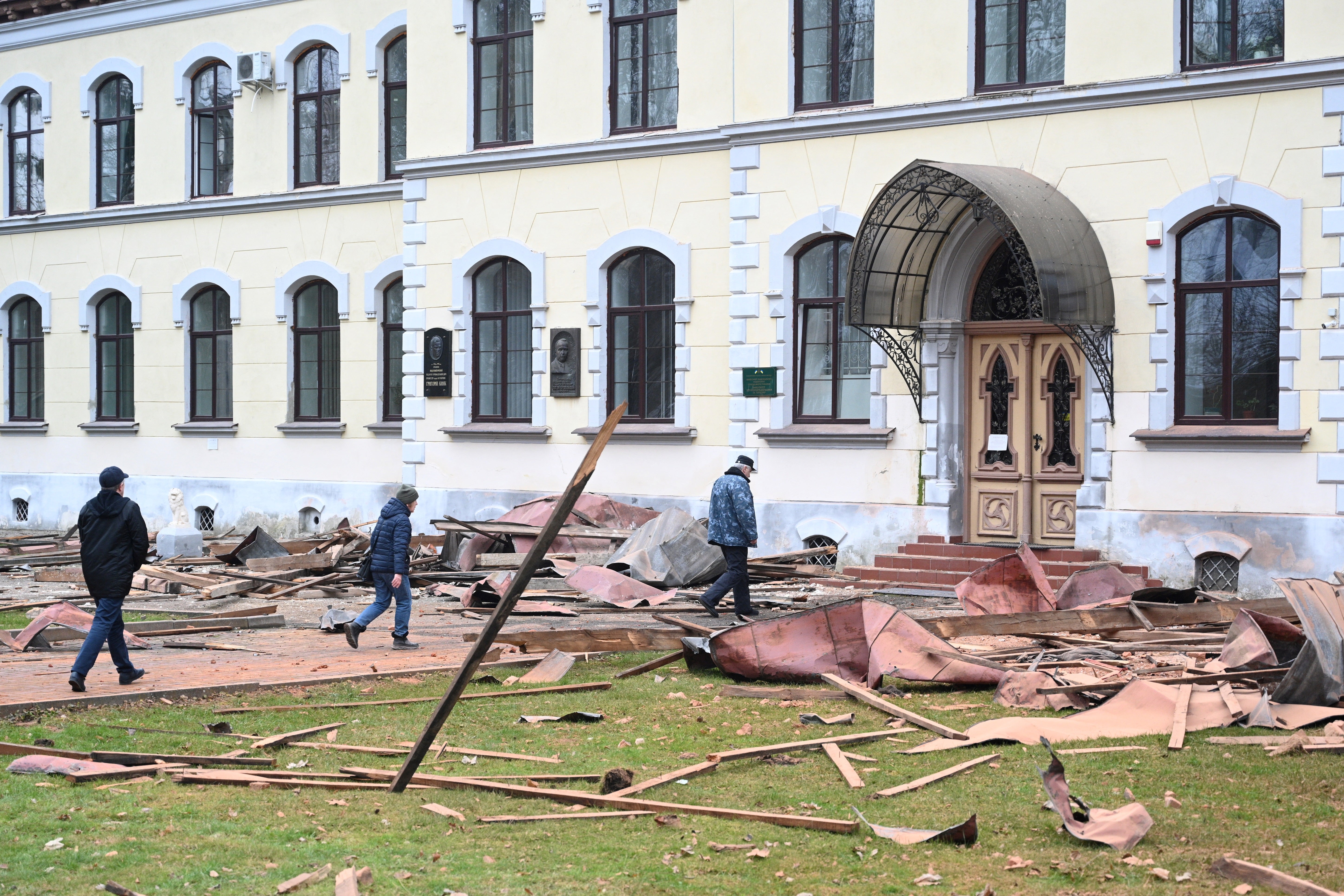 

<p>People walk in front of the damaged Lviv National University of Nature Managemen</p>
<p>” height=”3858″ width=”5787″ layout=”responsive” i-amphtml-layout=”responsive”><i-amphtml-sizer slot=