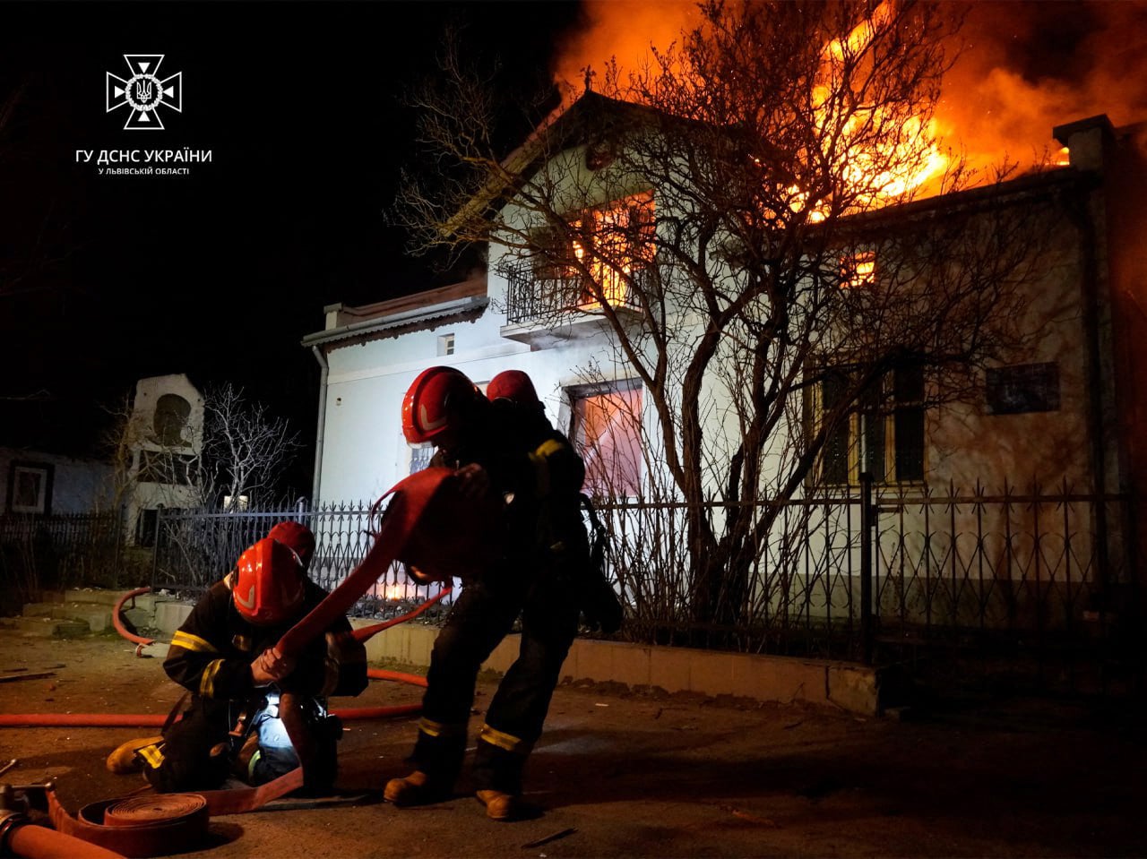

<p>Firefighters attempt to stop a fire after a Russian drone attack </p>
<p>” height=”959″ width=”1280″ layout=”responsive” i-amphtml-layout=”responsive”><i-amphtml-sizer slot=