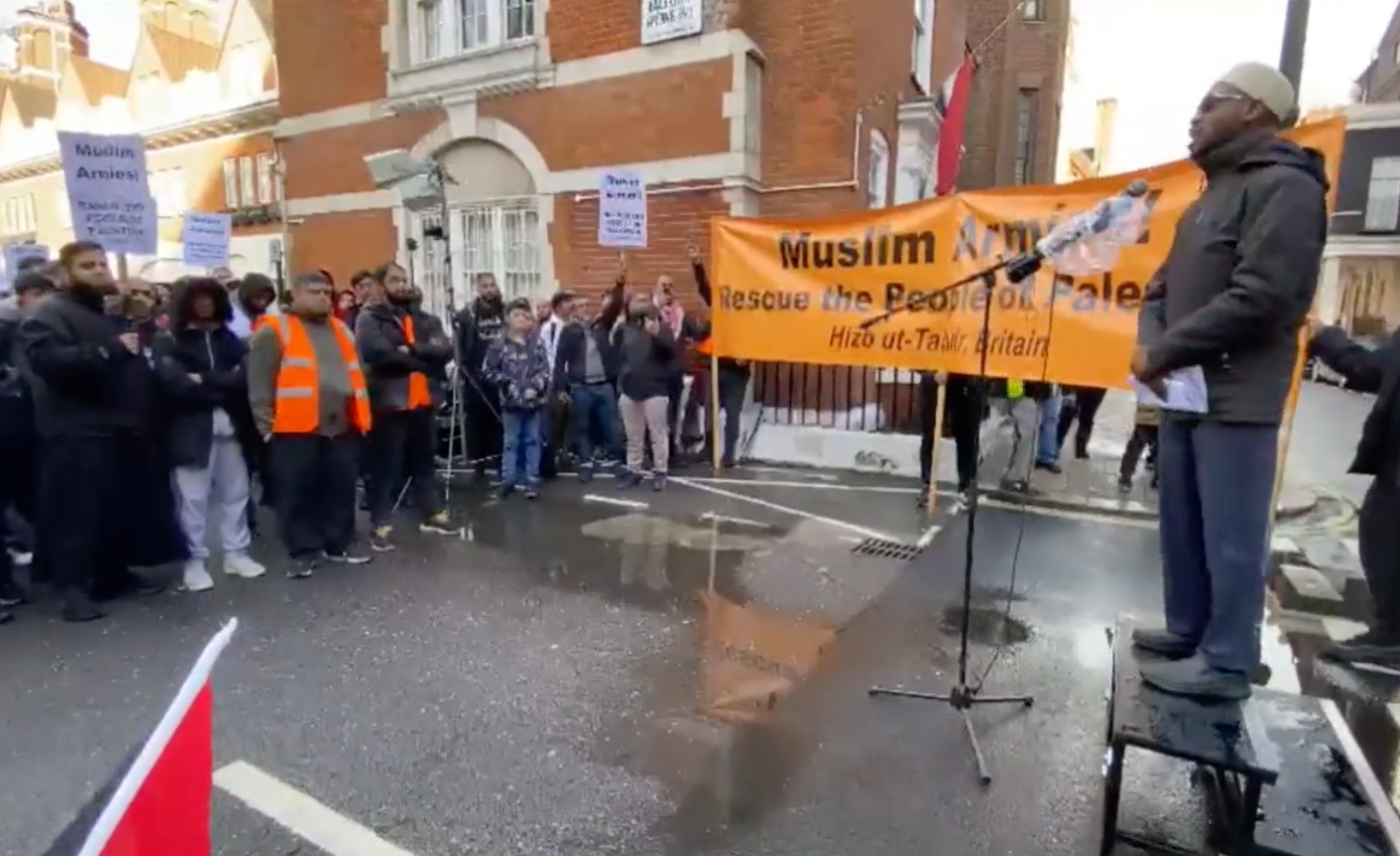 

<p>Footage showed several men shouting ‘jihad’ at the march organised by Hizb ut-Tahrir</p>
<p>” height=”1428″ width=”2336″ layout=”responsive” i-amphtml-layout=”responsive”><i-amphtml-sizer slot=