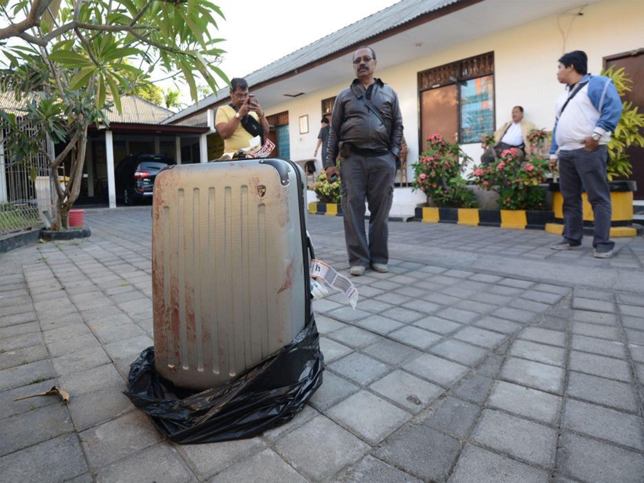 

<p>The bloody suitcase containing Sheila’s body</p>
<p>” height=”1536″ width=”2048″ layout=”responsive” i-amphtml-layout=”responsive”><i-amphtml-sizer slot=