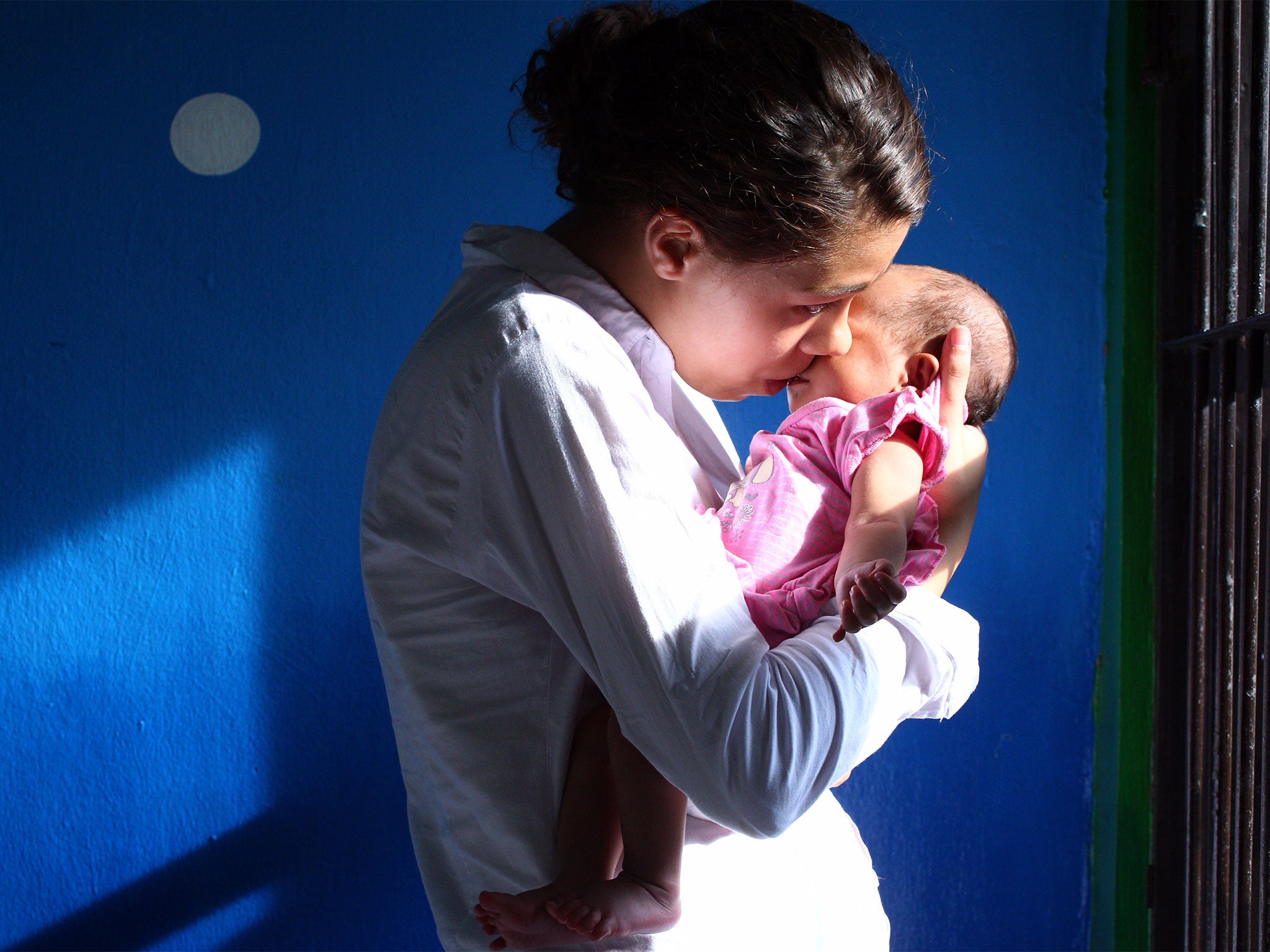 

<p>Heather Mack with her daughter in jail </p>
<p>” height=”1536″ width=”2048″ layout=”responsive” i-amphtml-layout=”responsive”><i-amphtml-sizer slot=