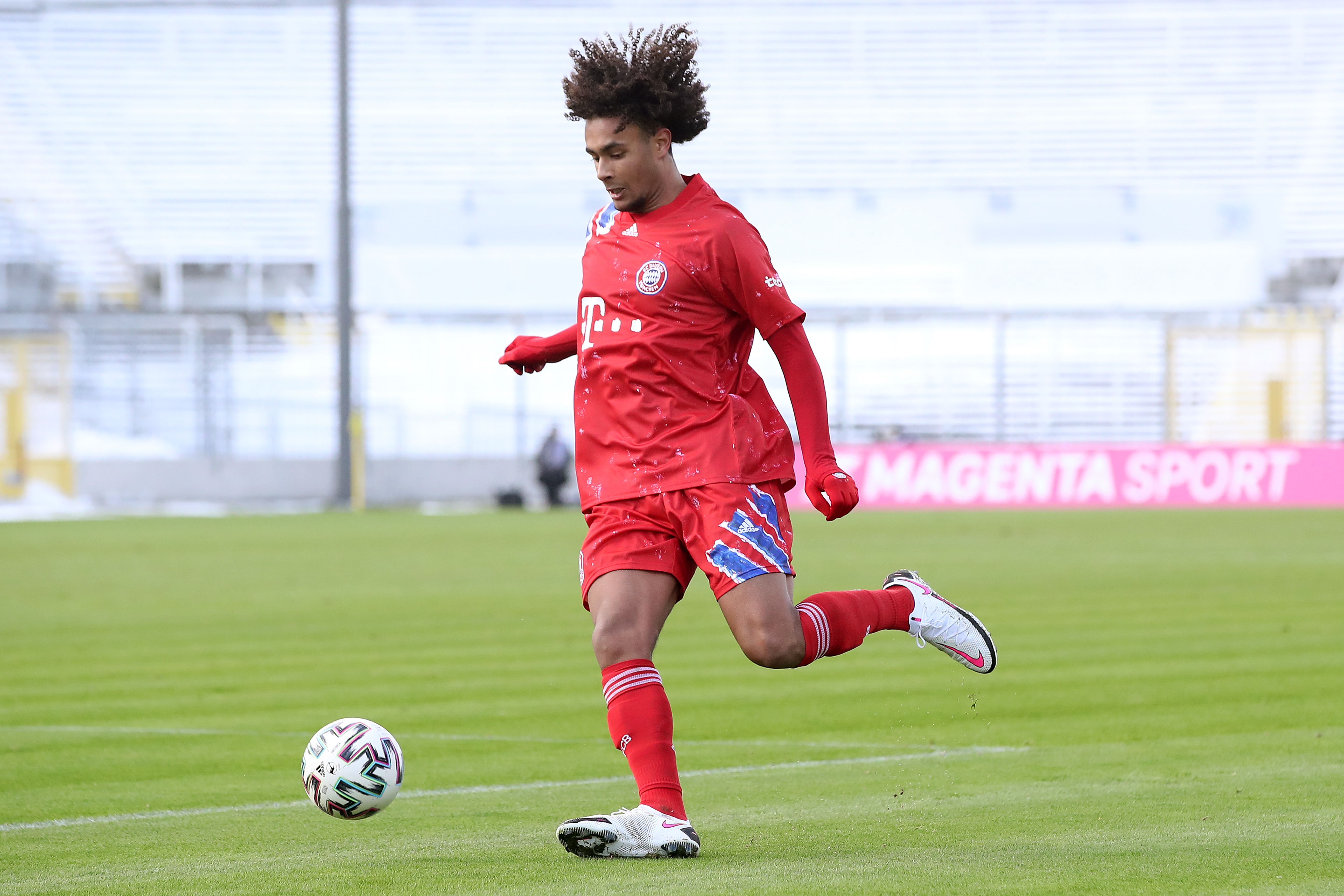 

<p>Joshua Zirkzee, pictured playing for Bayern Munich’s academy </p>
<p>” height=”3456″ width=”5184″ layout=”responsive” i-amphtml-layout=”responsive”><i-amphtml-sizer slot=