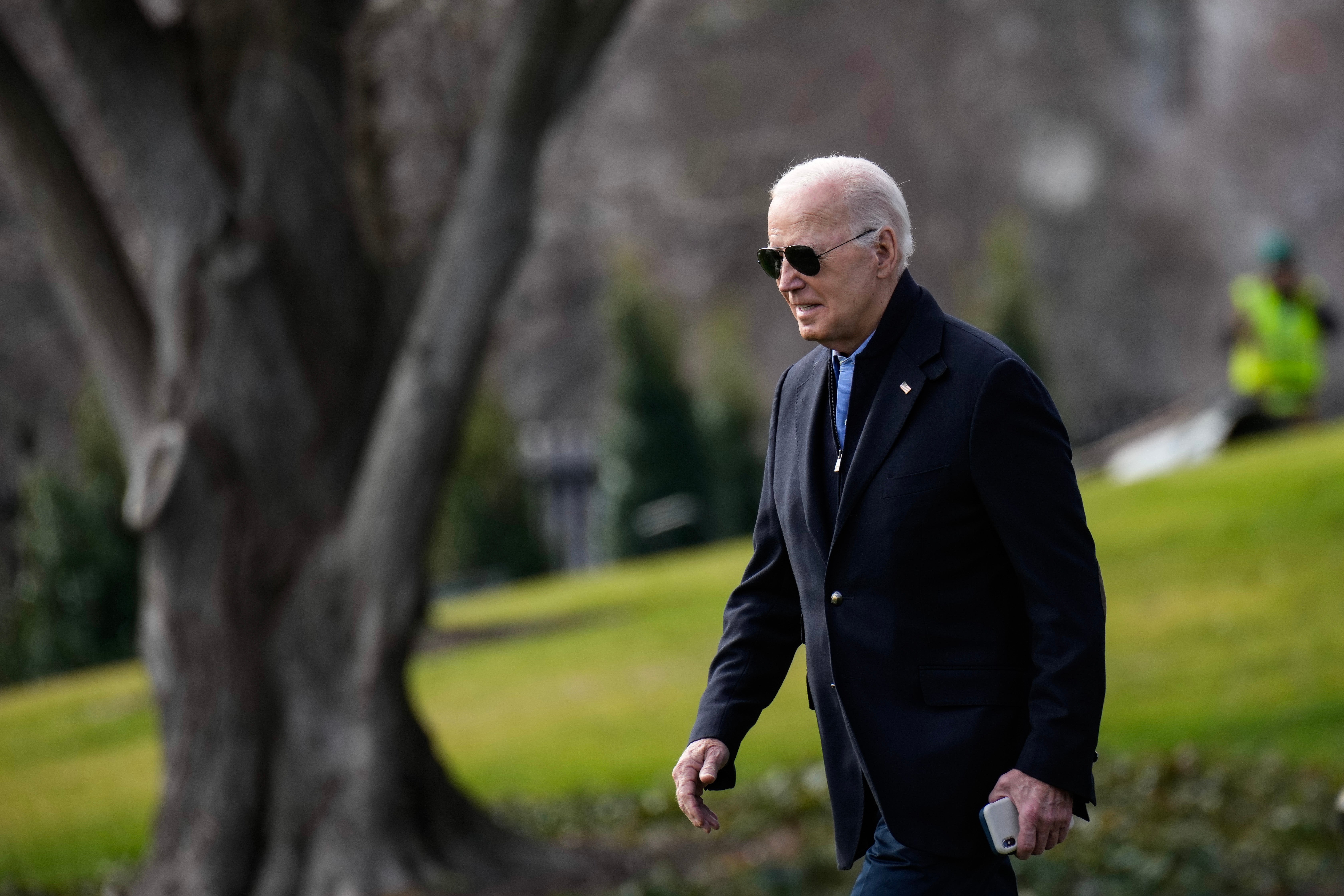 

<p>US president Joe Biden walks to Marine One on the South Lawn of the White House , 12 January 2024</p>
<p>” height=”4485″ width=”6728″ layout=”responsive” i-amphtml-layout=”responsive”><i-amphtml-sizer slot=