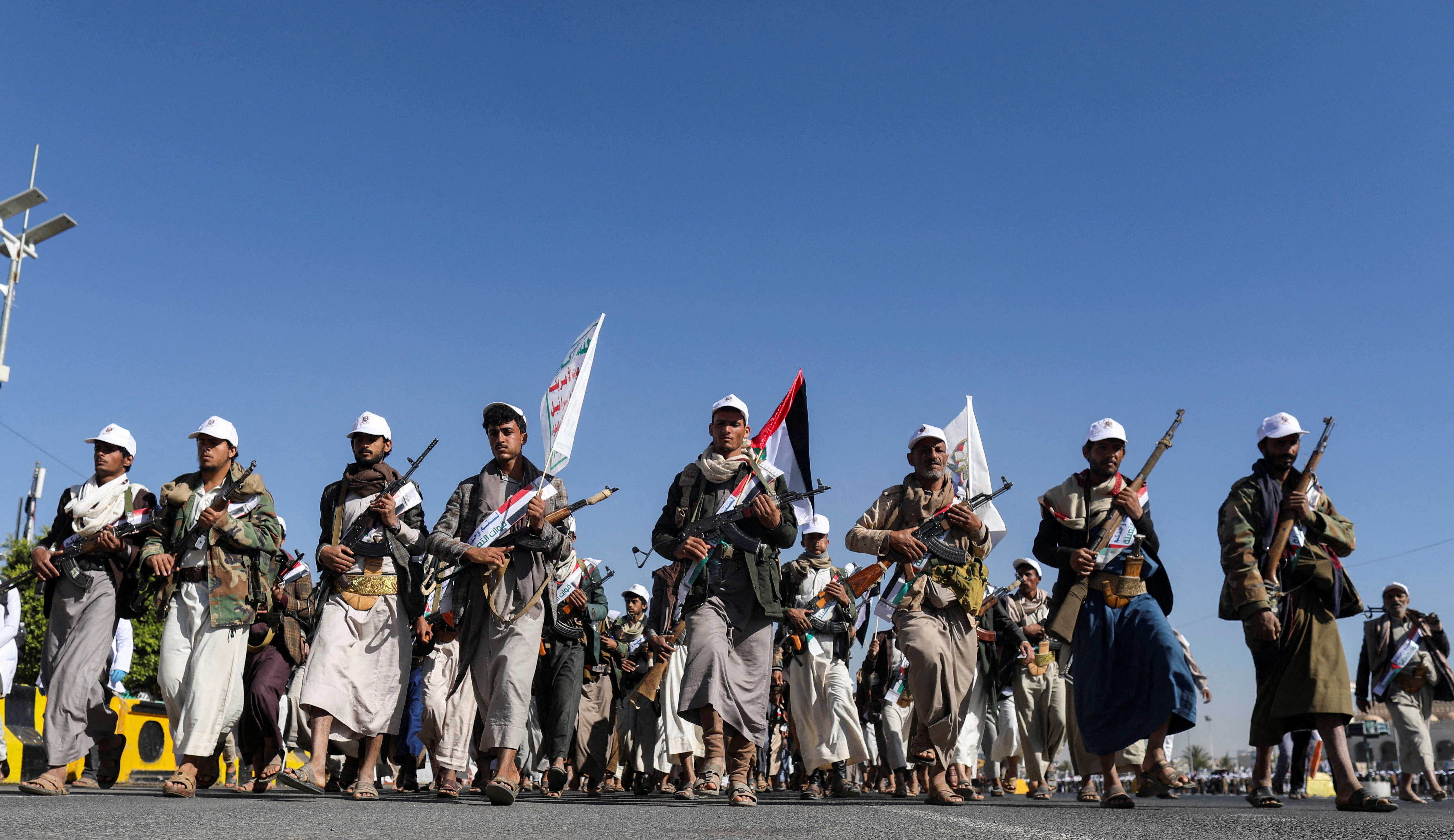 

<p>Parade for new recruits whom Houthis say to send to Gaza</p>
<p>” height=”3228″ width=”5587″ layout=”responsive” i-amphtml-layout=”responsive”><i-amphtml-sizer slot=