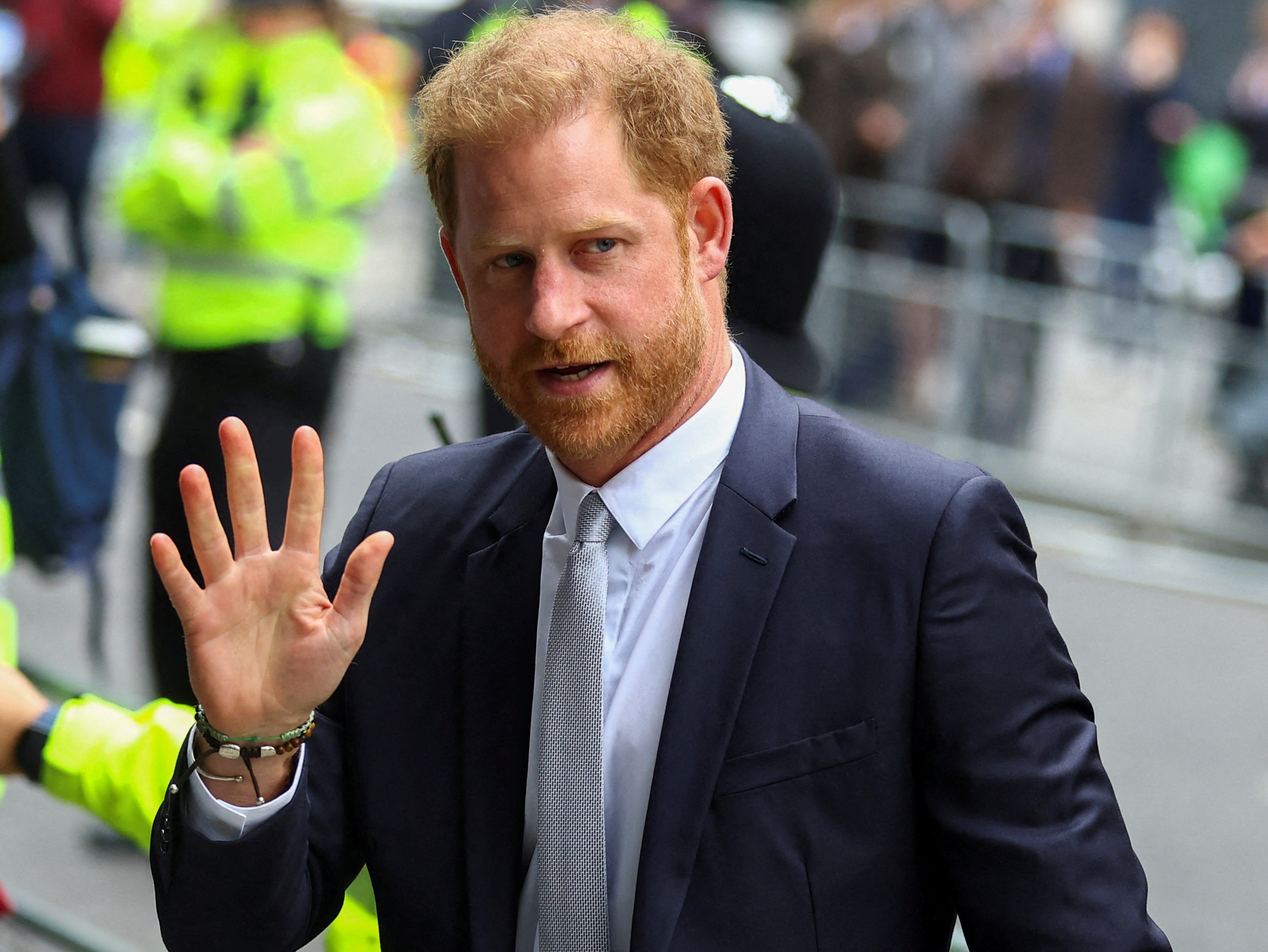 

<p>Prince Harry may have found out about his father through a news alert  </p>
<p>” height=”3508″ width=”4673″ layout=”responsive” i-amphtml-layout=”responsive”><i-amphtml-sizer slot=