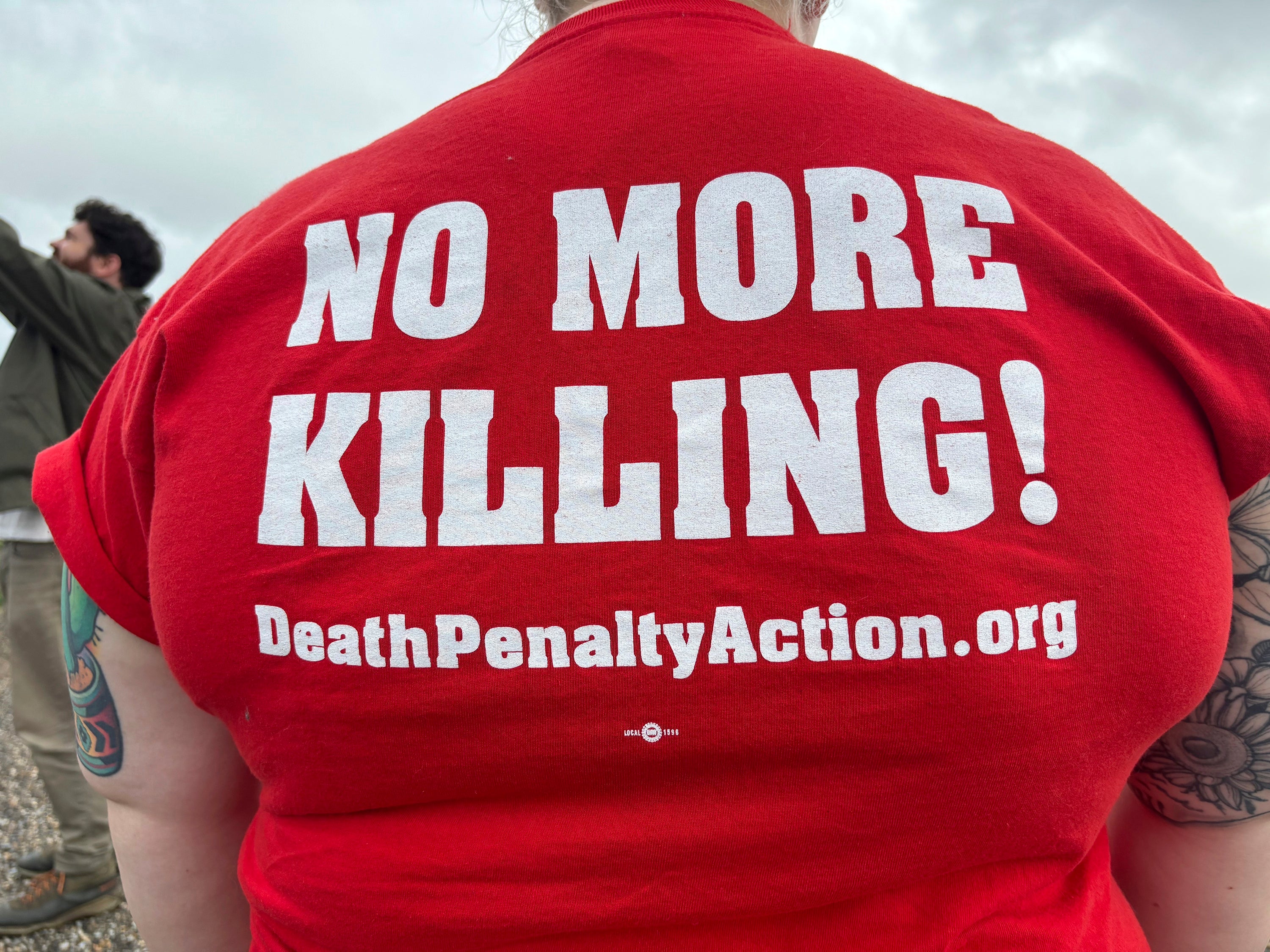 

<p>Anti-death penalty activists place signs along the road heading to Holman Correctional Facility</p>
<p>” height=”2250″ width=”3000″ layout=”responsive” i-amphtml-layout=”responsive”><i-amphtml-sizer slot=
