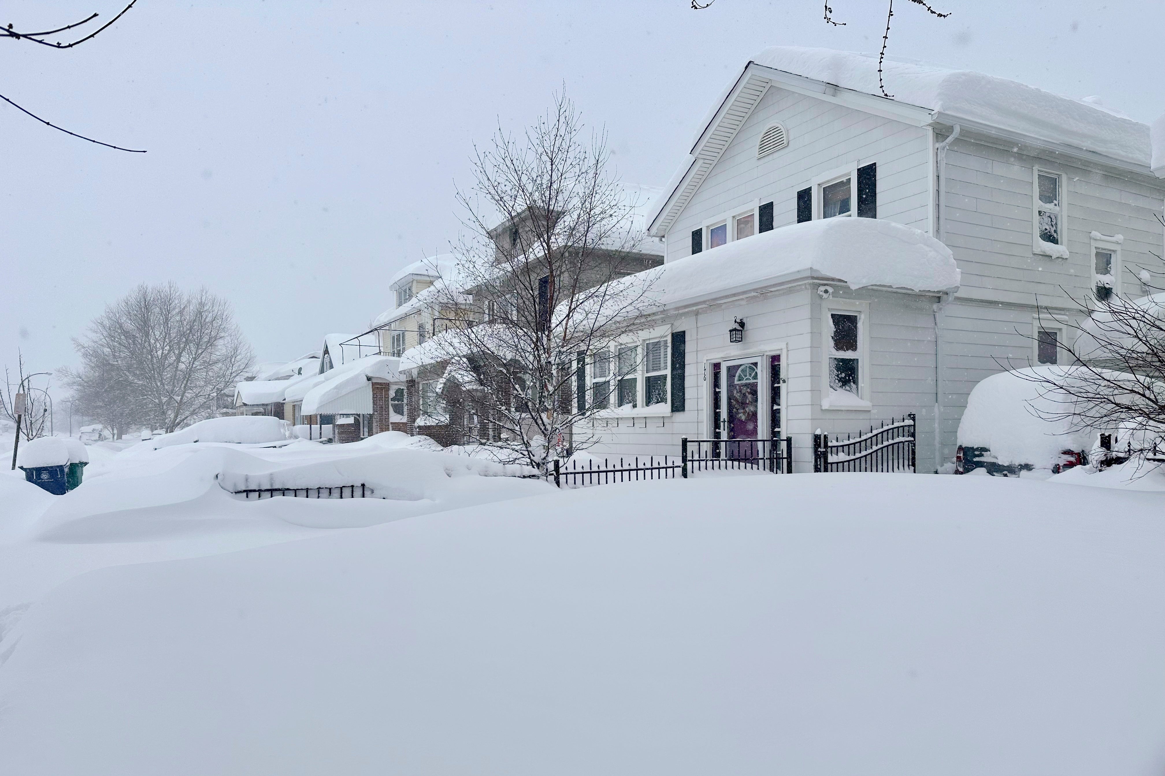 

<p>Snow falls in Buffalo, N.Y.</p>
<p>” height=”2688″ width=”4032″ layout=”responsive” i-amphtml-layout=”responsive”><i-amphtml-sizer slot=