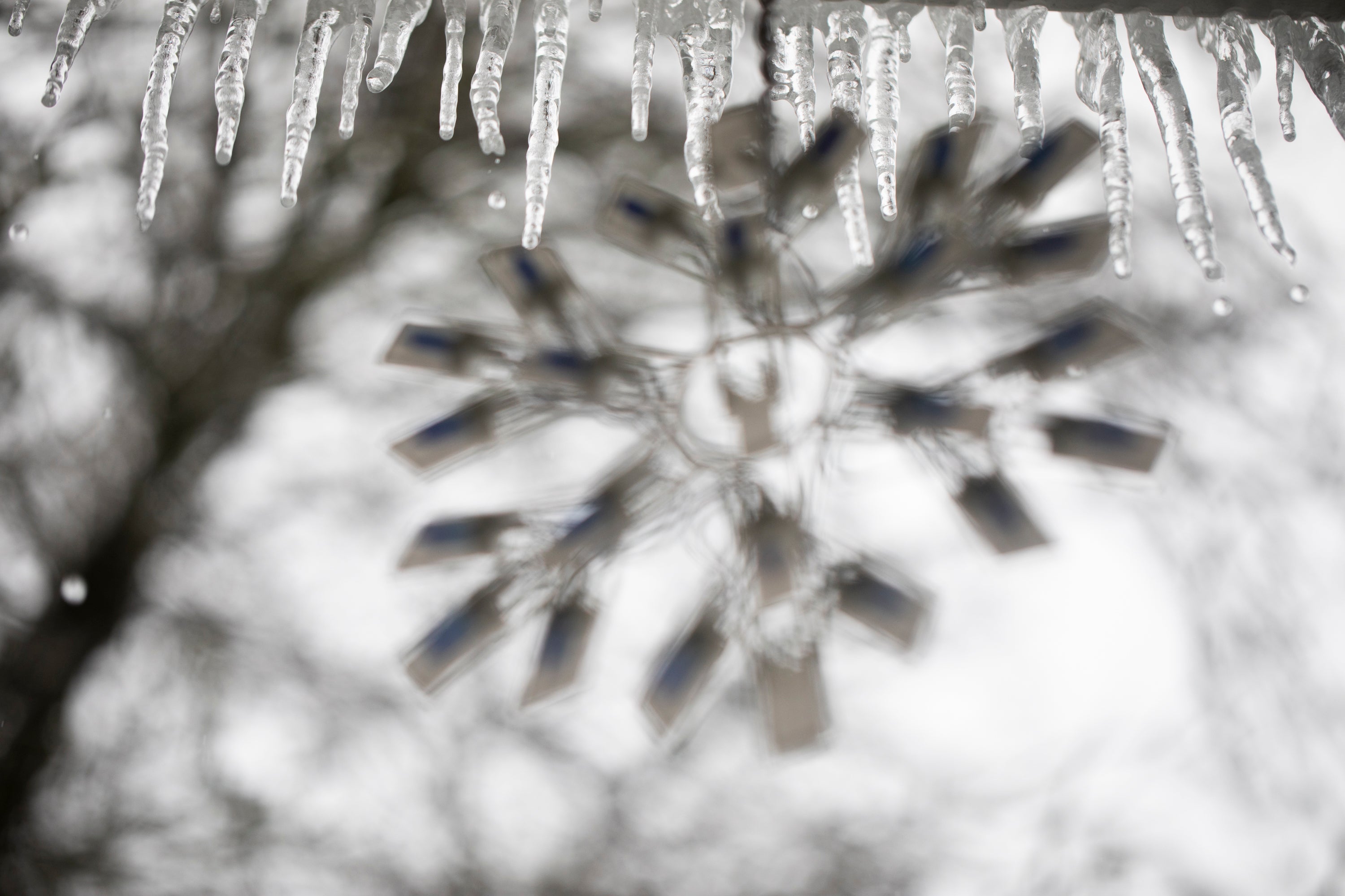 

<p>Icicles hang by a snowflake on a string light</p>
<p>” height=”2000″ width=”3000″ layout=”responsive” i-amphtml-layout=”responsive”><i-amphtml-sizer slot=