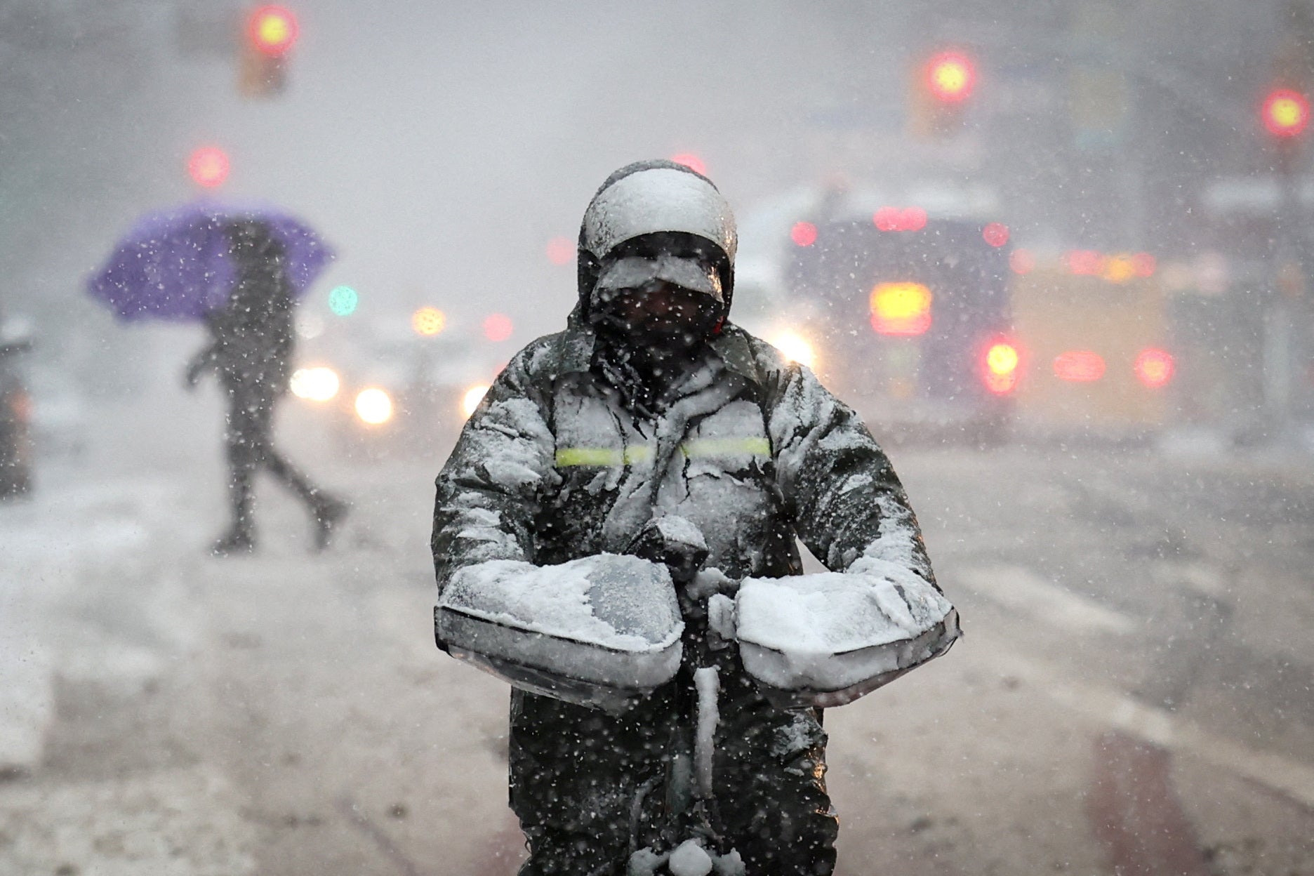 

<p>A delivery worker rides a bicycle on East 125th Street in heavy snowfall</p>
<p>” height=”1248″ width=”1872″ layout=”responsive” i-amphtml-layout=”responsive”><i-amphtml-sizer slot=