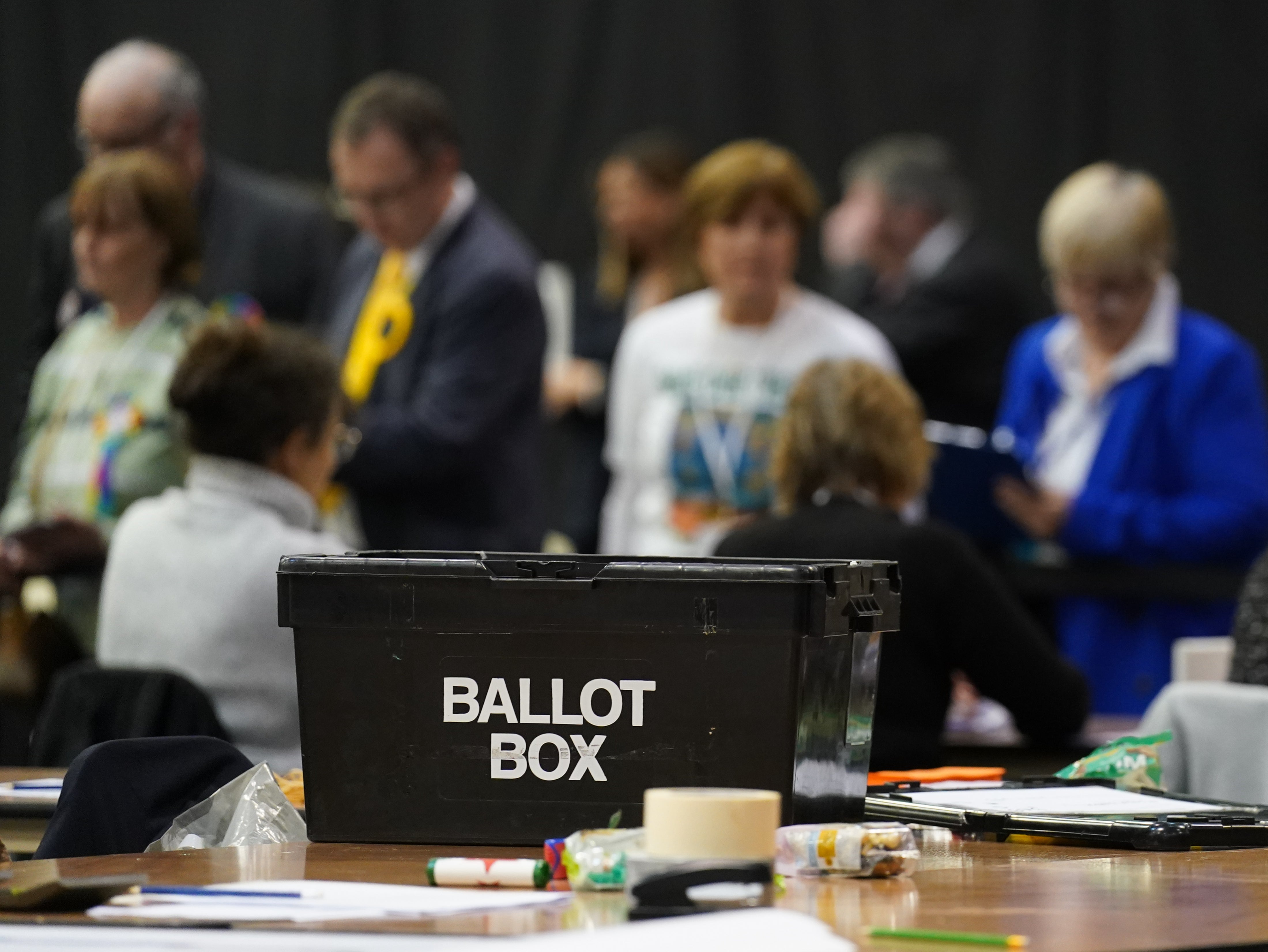 

<p>Counting begins for the Wellingborough by-election at Kettering Leisure Village, Northamptonshire</p>
<p>” height=”3303″ width=”4399″ layout=”responsive” i-amphtml-layout=”responsive”><i-amphtml-sizer slot=