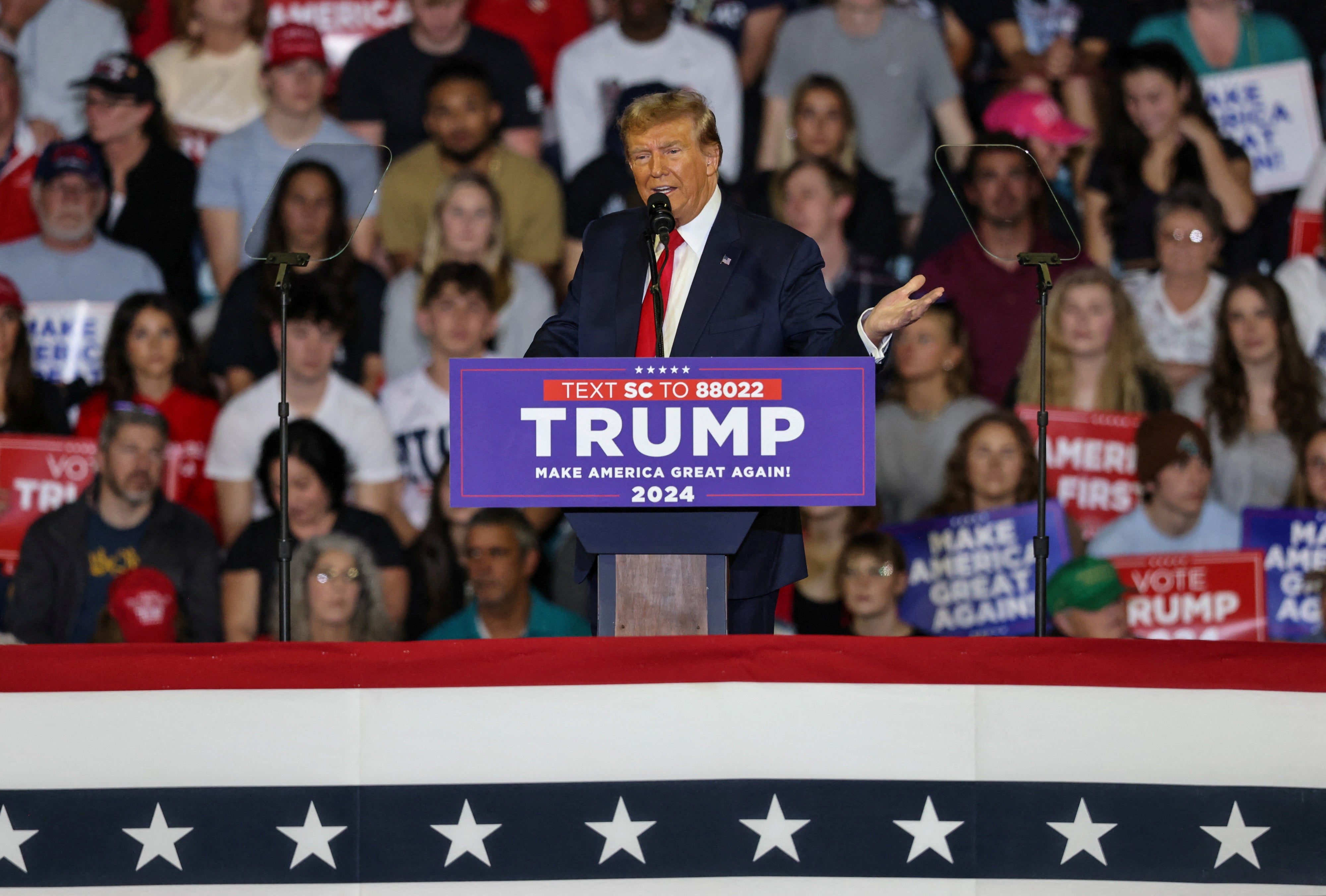

<p>Trump speaking at a rally in South Carolina  </p>
<p>” height=”2704″ width=”4000″ layout=”responsive” i-amphtml-layout=”responsive”><i-amphtml-sizer slot=