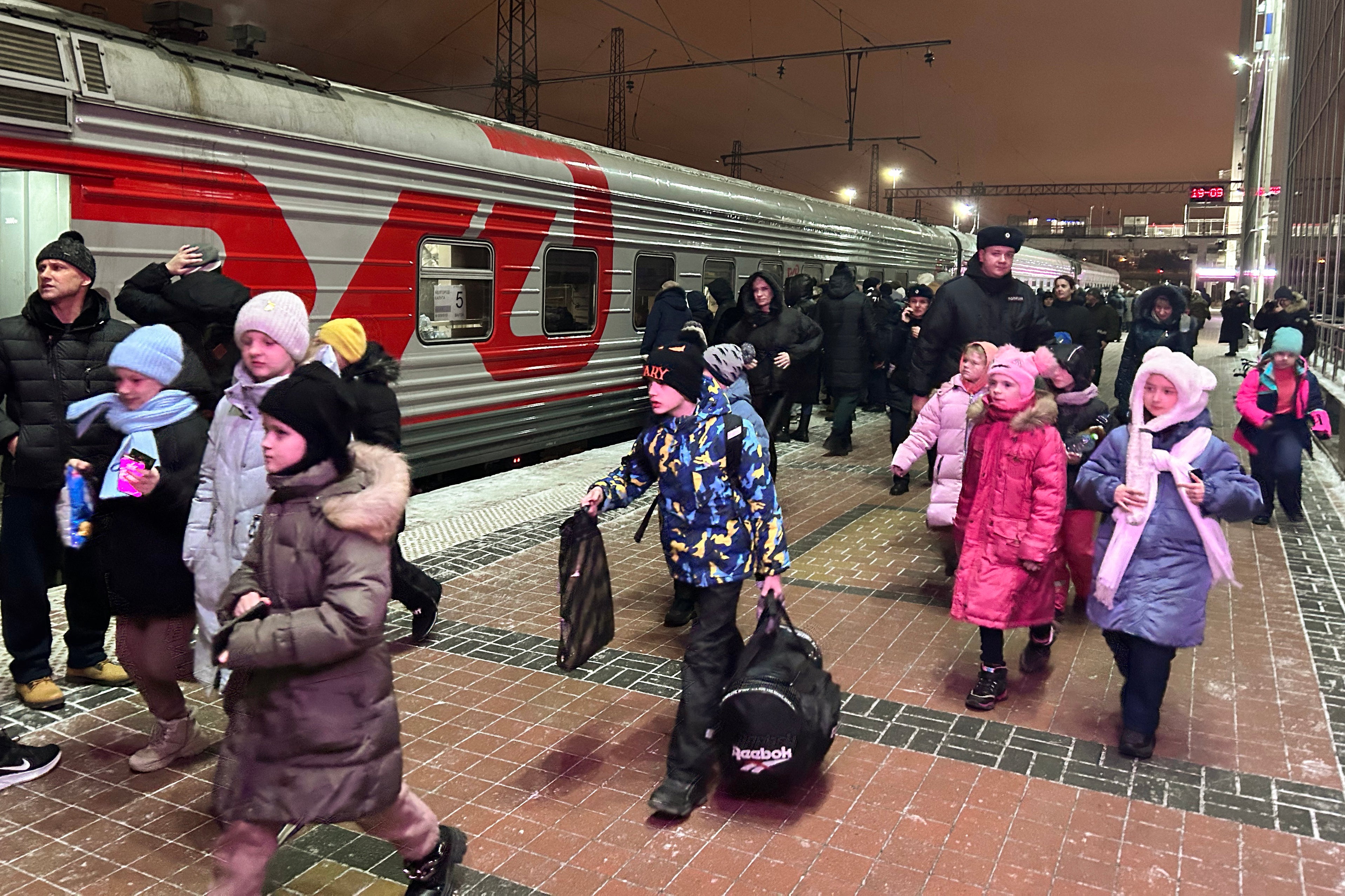 

<p>Children board a train to leave for recreational facilities in the Kaluga region at the railway station in Belgorod following alleged Ukrainian shelling attacks on Russia’s southwestern Belgorod region </p>
<p>” height=”2556″ width=”3834″ layout=”responsive” i-amphtml-layout=”responsive”><i-amphtml-sizer slot=