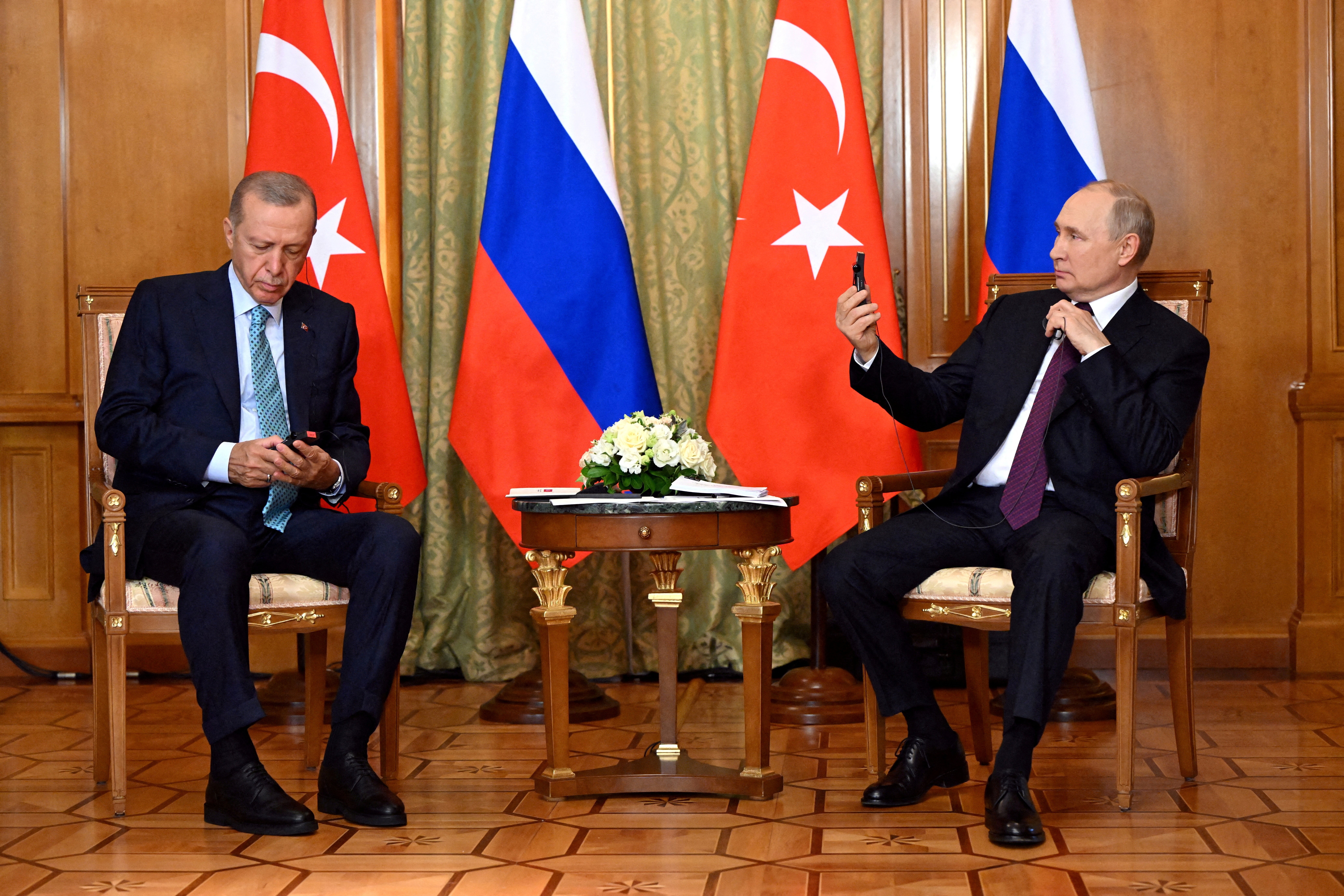 

<p>Russian President Vladimir Putin and Turkish President Tayyip Erdogan attend a meeting in Sochi, Russia, 4 September, 2023</p>
<p>” height=”5504″ width=”8256″ layout=”responsive” i-amphtml-layout=”responsive”><i-amphtml-sizer slot=