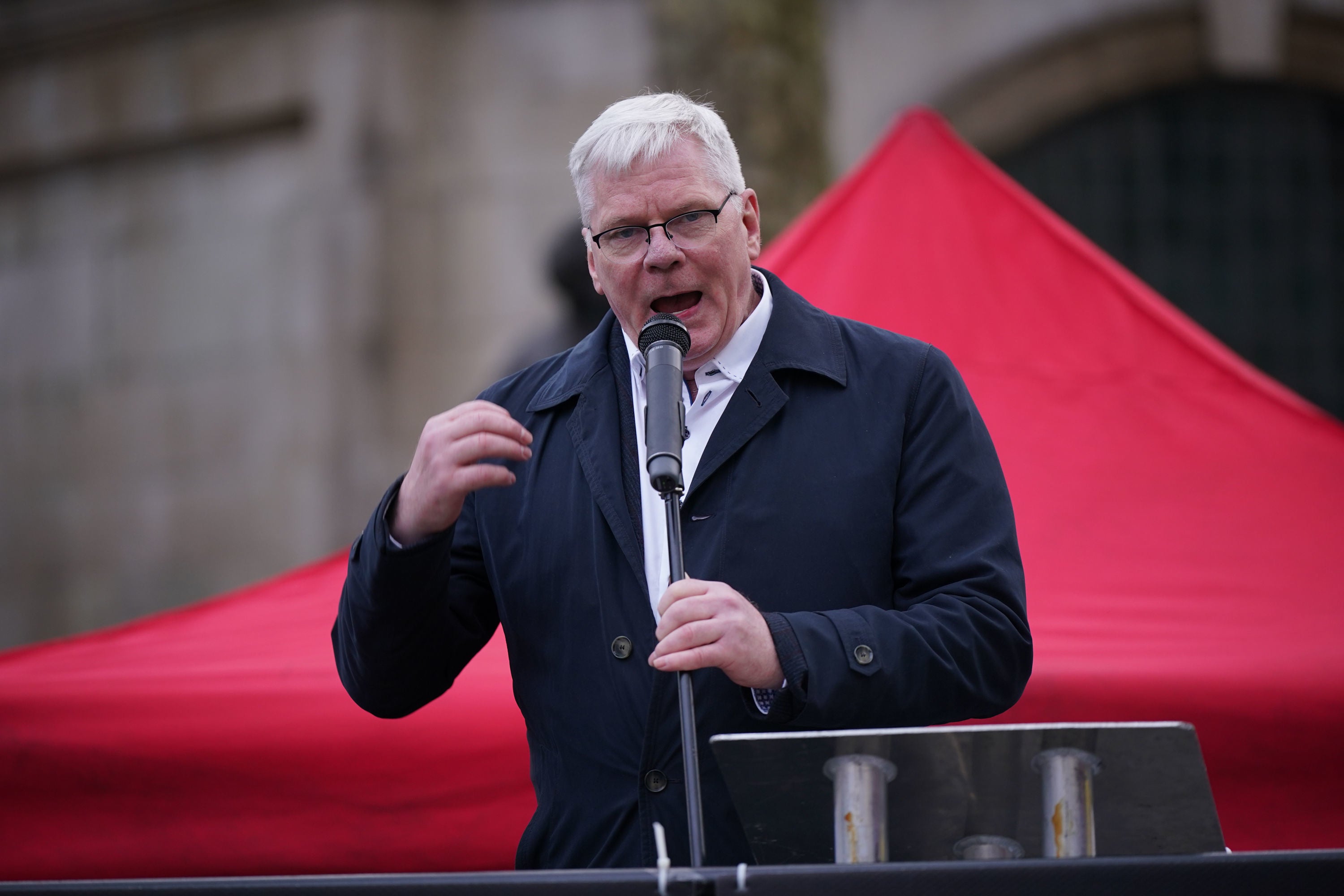 

<p>Kristinn Hrafnsson editor-in-chief of WikiLeaks, addresses supporters outside the Royal Courts of Justice</p>
<p>” height=”2000″ width=”3000″ layout=”responsive” i-amphtml-layout=”responsive”><i-amphtml-sizer slot=
