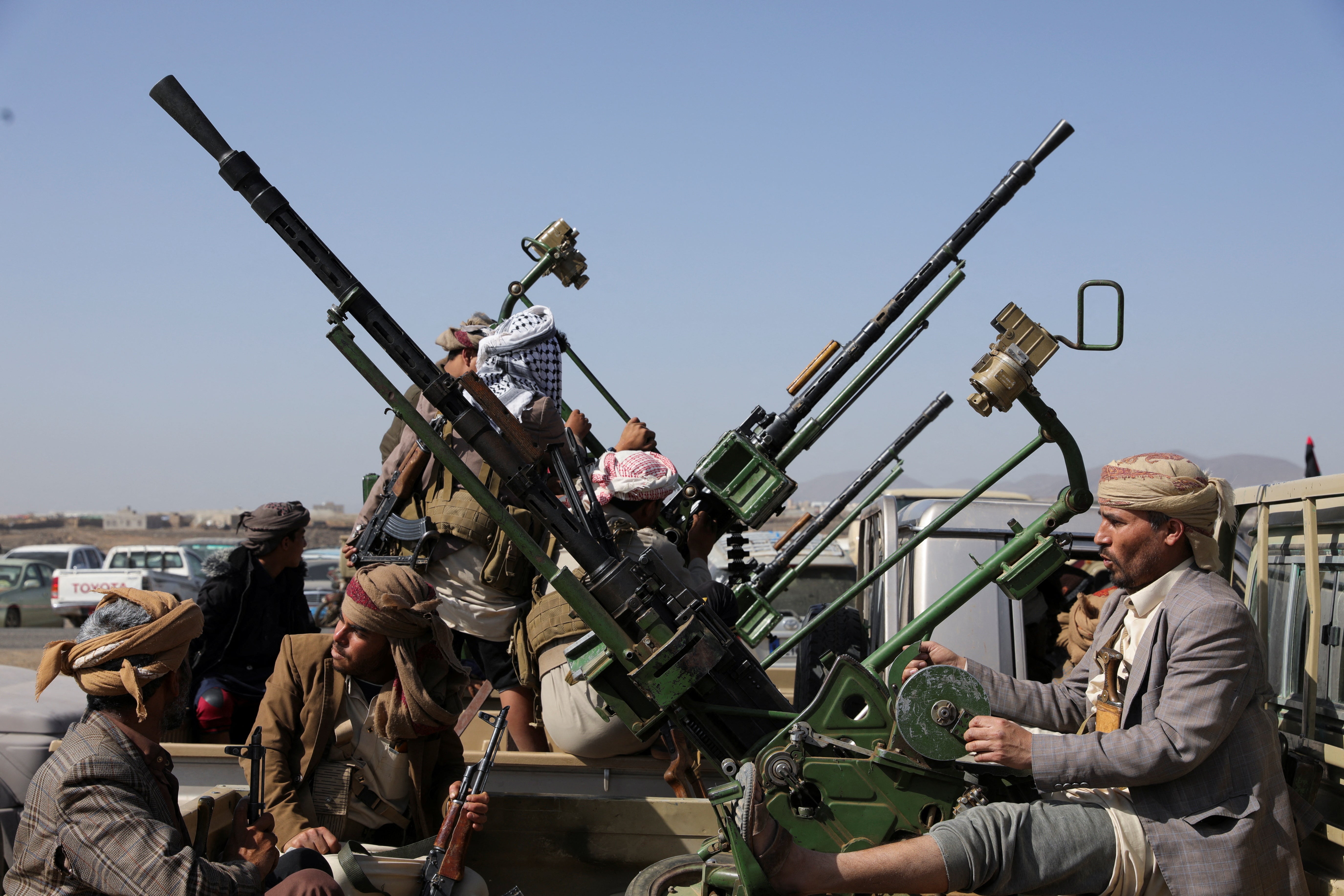 

<p>Houthi tribesmen parade to show defiance after U.S. and U.K. air strikes on Houthi positions near Sanaa, Yemen February 4, 2024.</p>
<p>” height=”3667″ width=”5500″ layout=”responsive” i-amphtml-layout=”responsive”><i-amphtml-sizer slot=