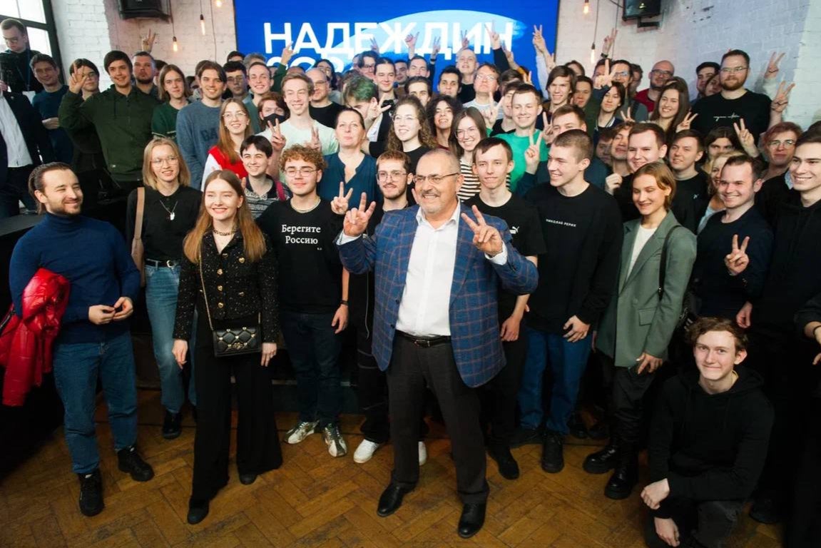 

<p>Boris Nadezhdin, 60, poses with supporters during an unannounced event in Moscow </p>
<p>” height=”768″ width=”1151″ layout=”responsive” i-amphtml-layout=”responsive”><i-amphtml-sizer slot=