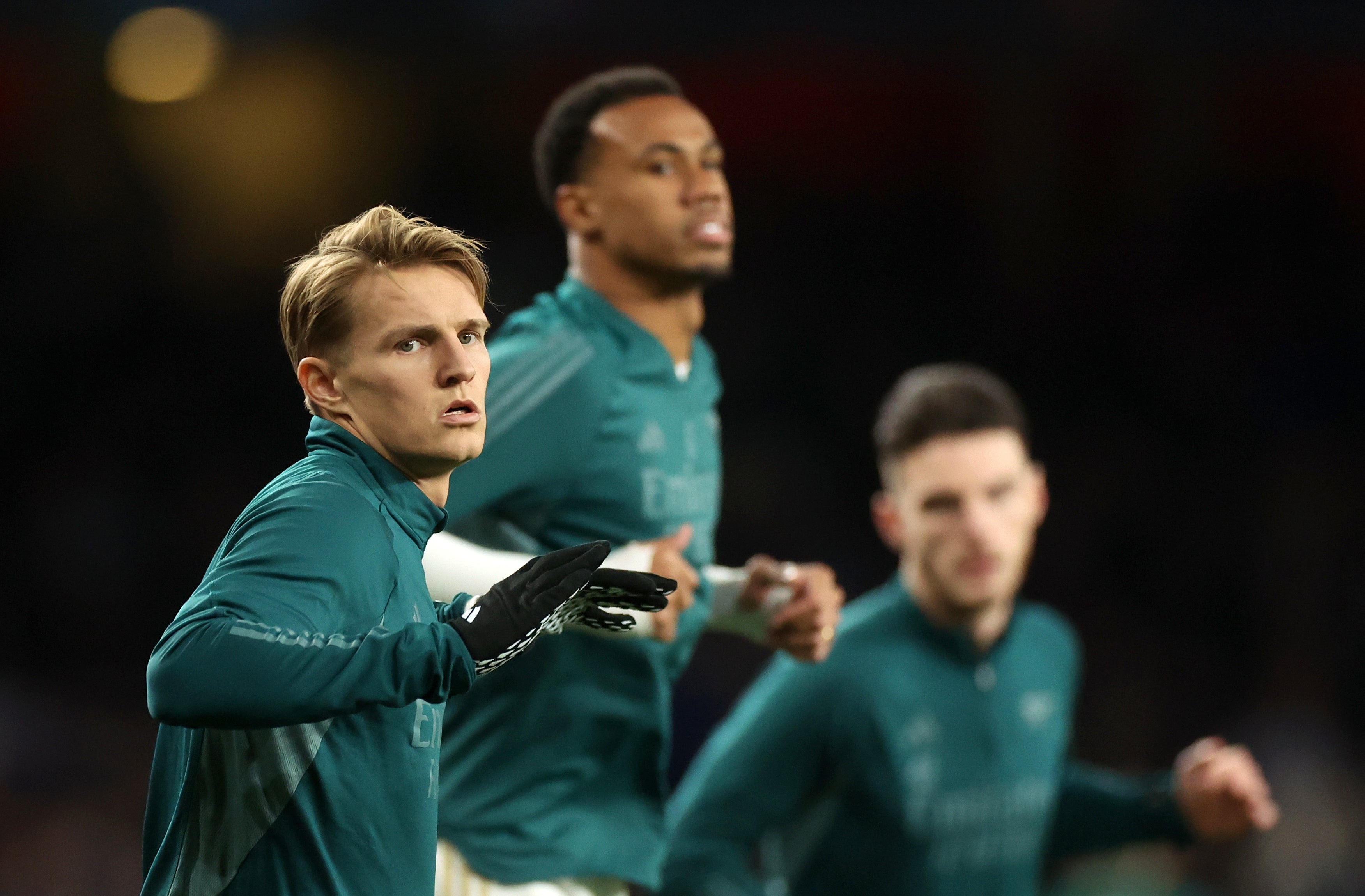 

<p>Martin Odegaard warms up before kick-off</p>
<p>” height=”2298″ width=”3501″ layout=”responsive” i-amphtml-layout=”responsive”><i-amphtml-sizer slot=