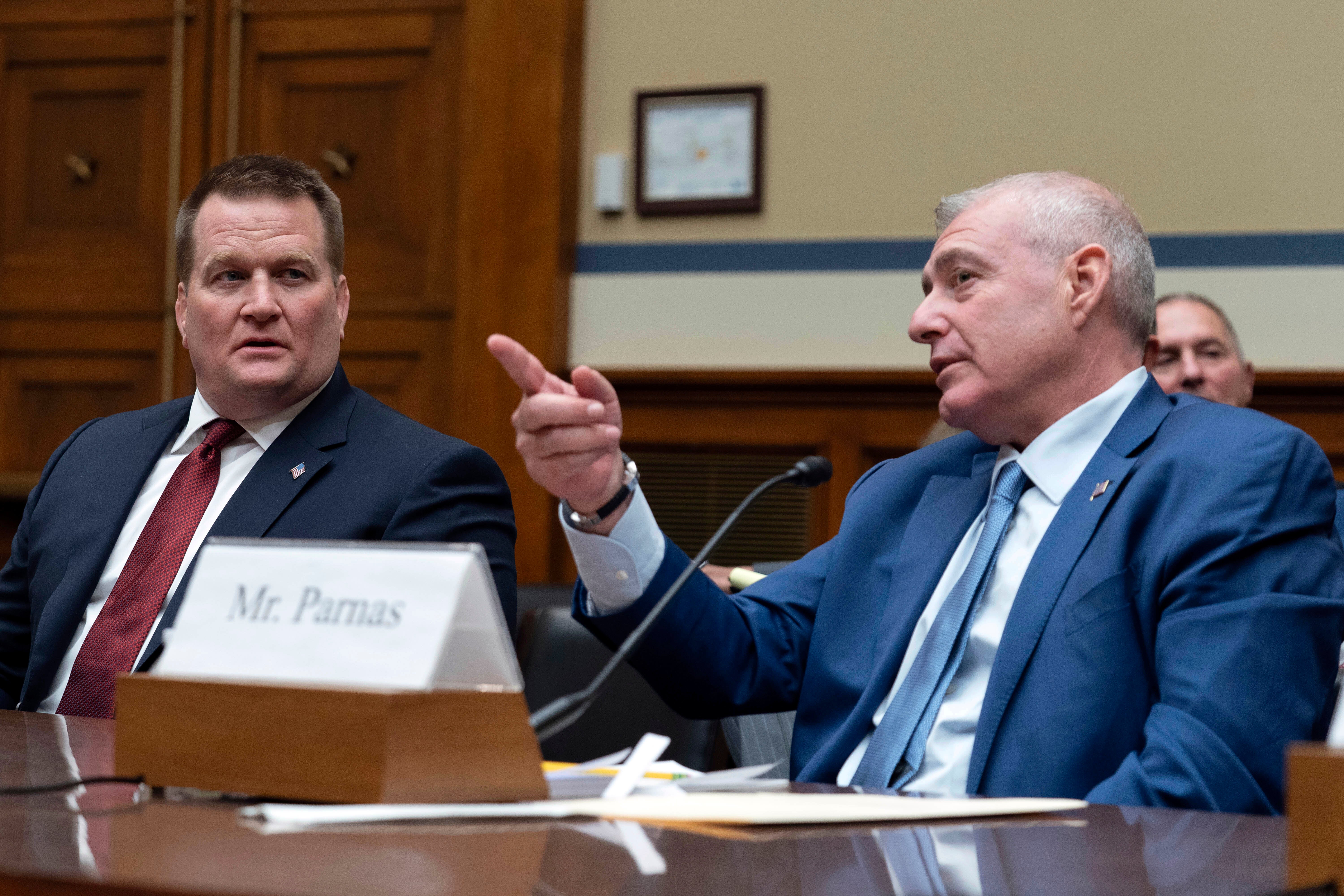 

<p>Tony Bobulinski, left, and Lev Parnas testify before the House Oversight and Accountability Committee </p>
<p>” height=”4000″ width=”6000″ layout=”responsive” i-amphtml-layout=”responsive”><i-amphtml-sizer slot=