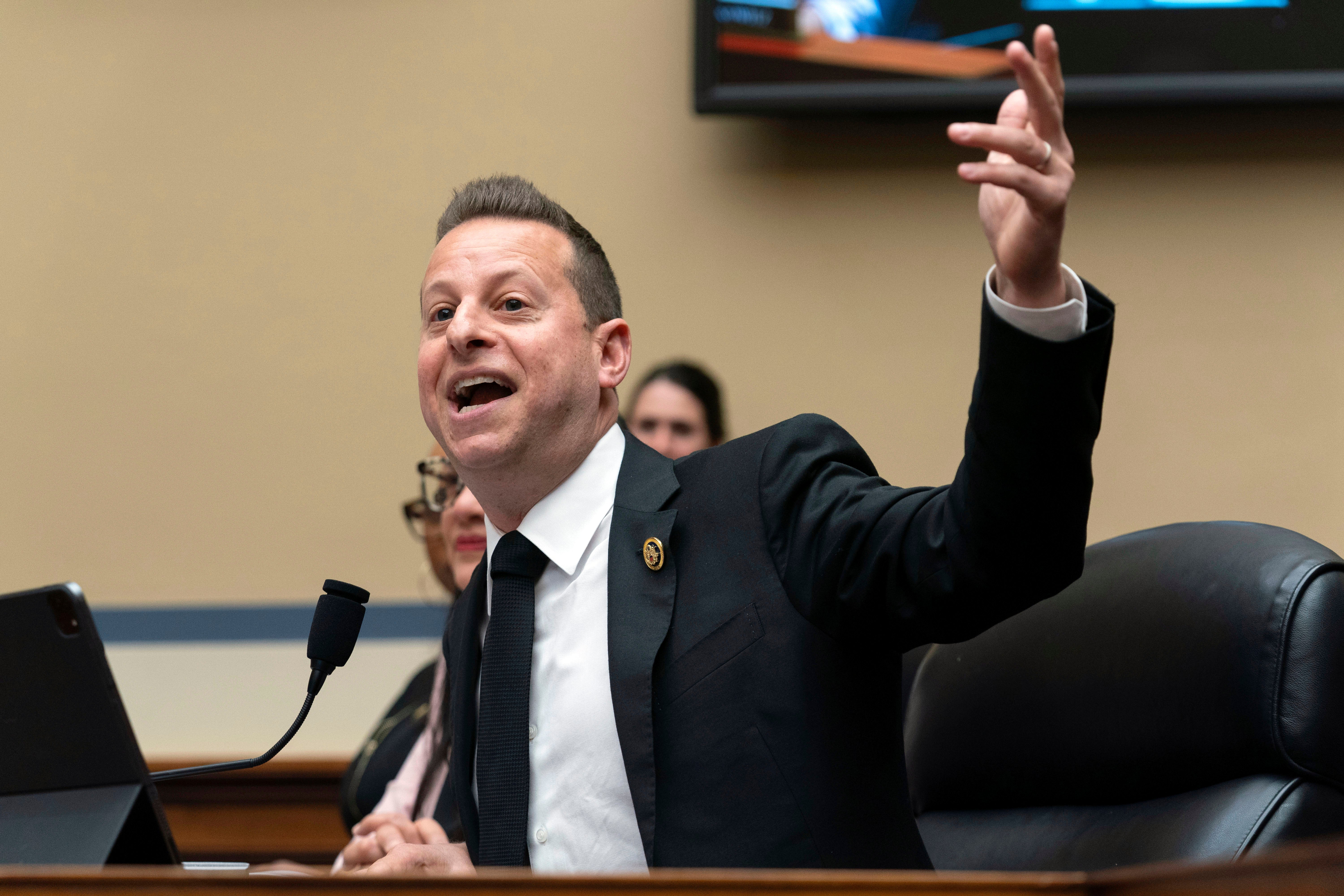 

<p>Rep. Jared Moskowitz (D-Fl) was animated in his questioning of Mr Bobulinksi</p>
<p>” height=”4000″ width=”6000″ layout=”responsive” i-amphtml-layout=”responsive”><i-amphtml-sizer slot=