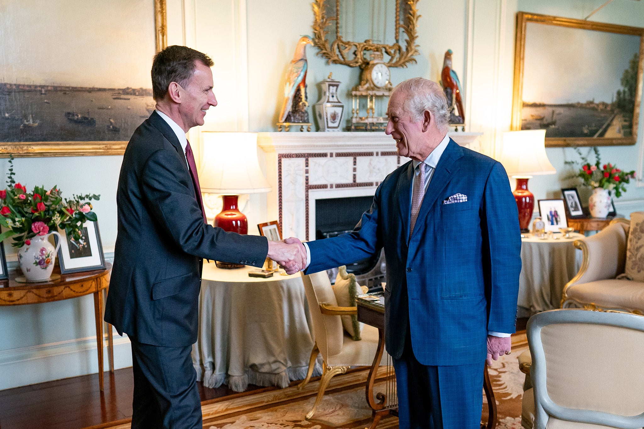 

<p>The King meets with Chancellor of the Exchequer Jeremy Hunt in the private audience room at Buckingham Palace, London</p>
<p>” height=”1365″ width=”2048″ layout=”responsive” i-amphtml-layout=”responsive”><i-amphtml-sizer slot=