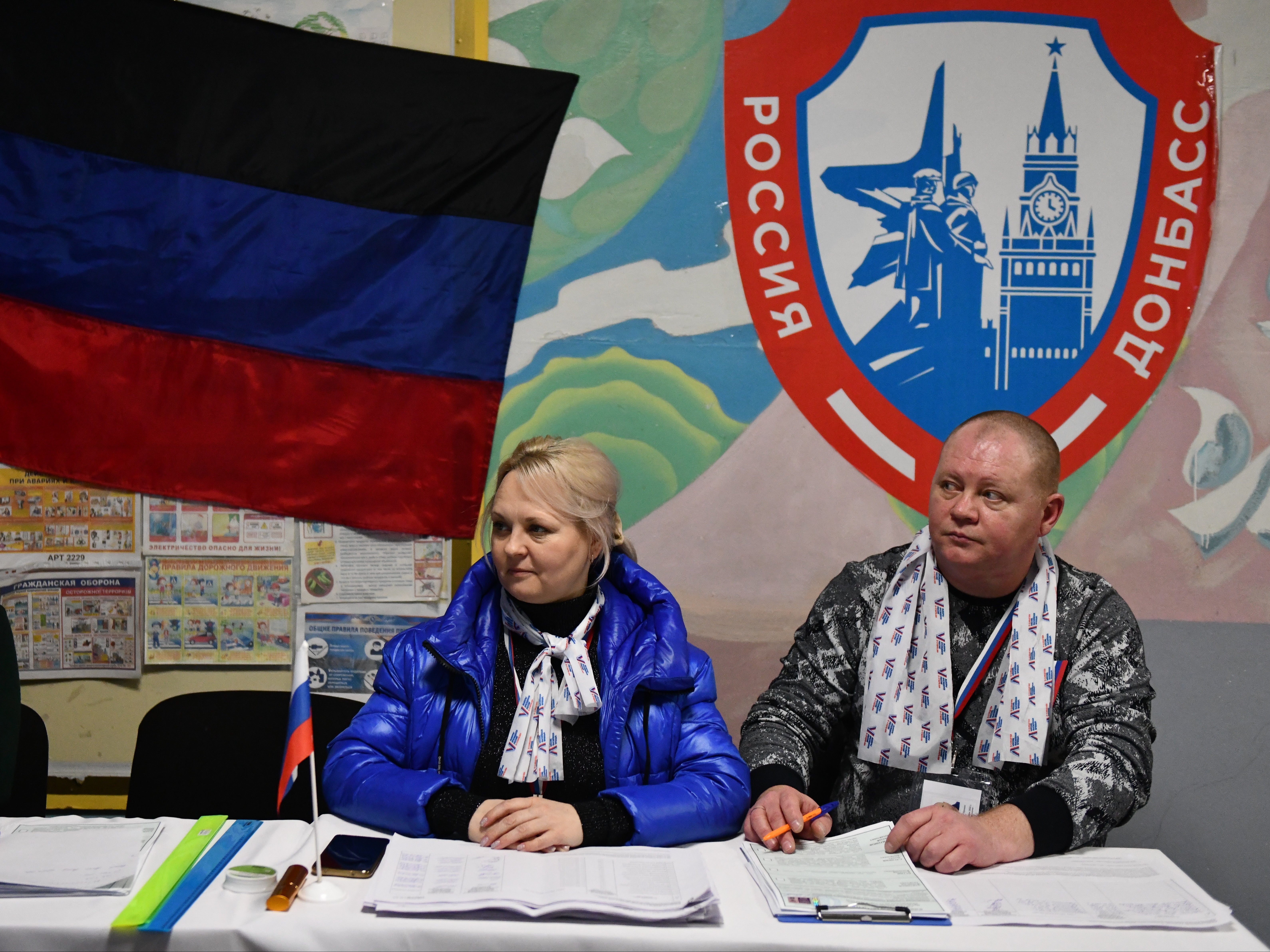 

<p>Members of a local election committee in Donetsk, a Russian-controlled part of Ukraine</p>
<p>” height=”4768″ width=”6357″ layout=”responsive” i-amphtml-layout=”responsive”><i-amphtml-sizer slot=
