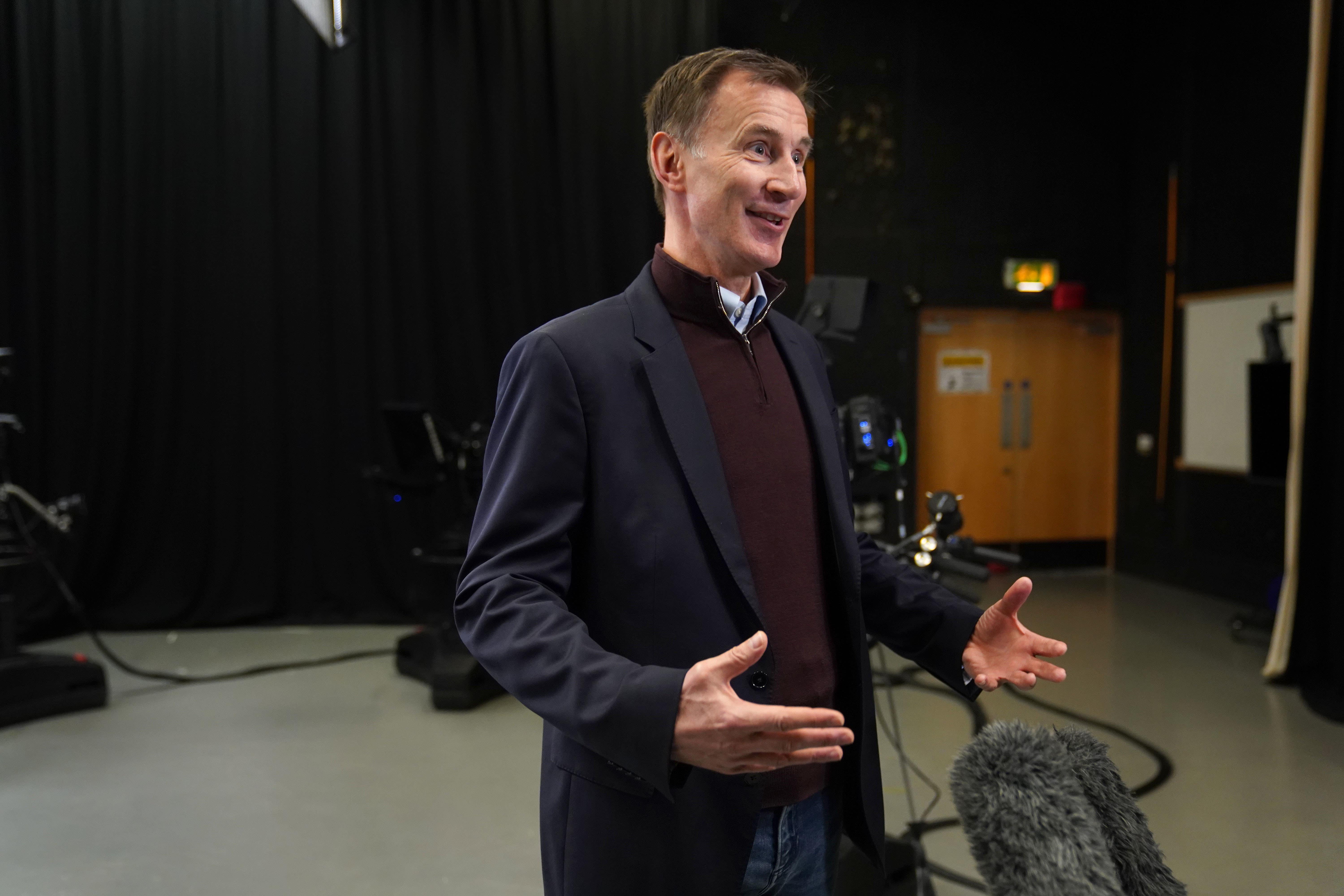 

<p>Chancellor Jeremy Hunt   </p>
<p>” height=”4000″ width=”6000″ layout=”responsive” i-amphtml-layout=”responsive”><i-amphtml-sizer slot=