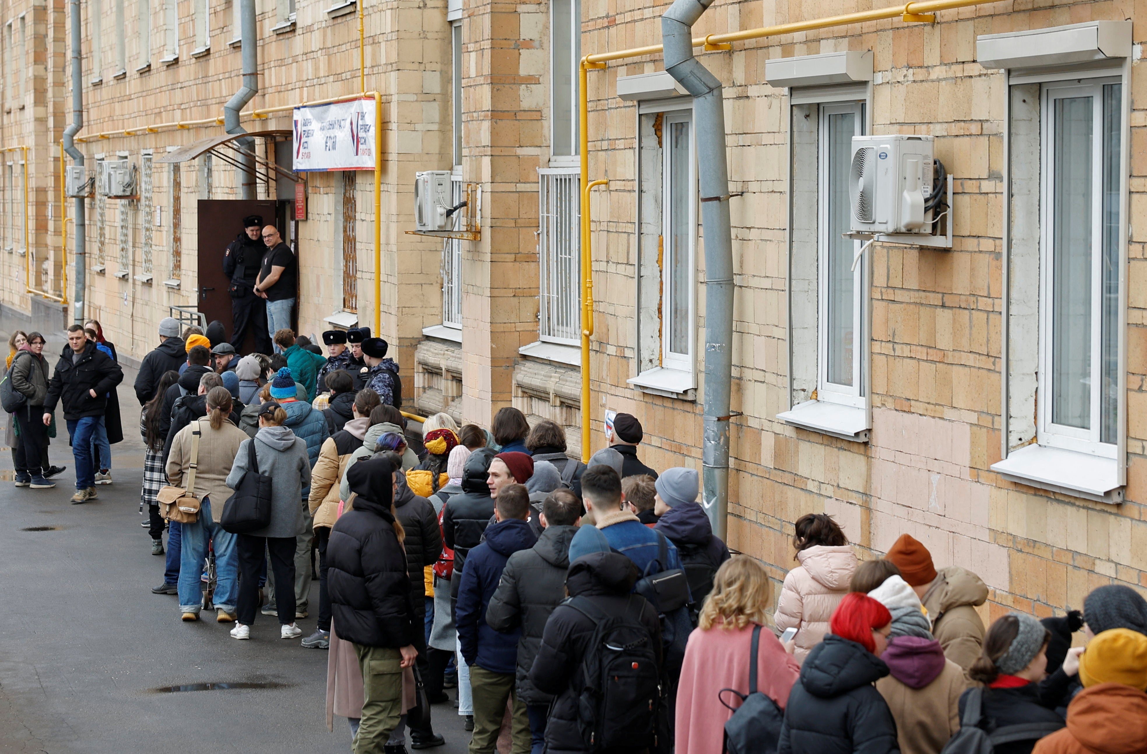 

<p>People stand in a line to enter a polling station around noon on the final day of the presidential election in Moscow, Russia</p>
<p>” height=”2588″ width=”3935″ layout=”responsive” i-amphtml-layout=”responsive”><i-amphtml-sizer slot=