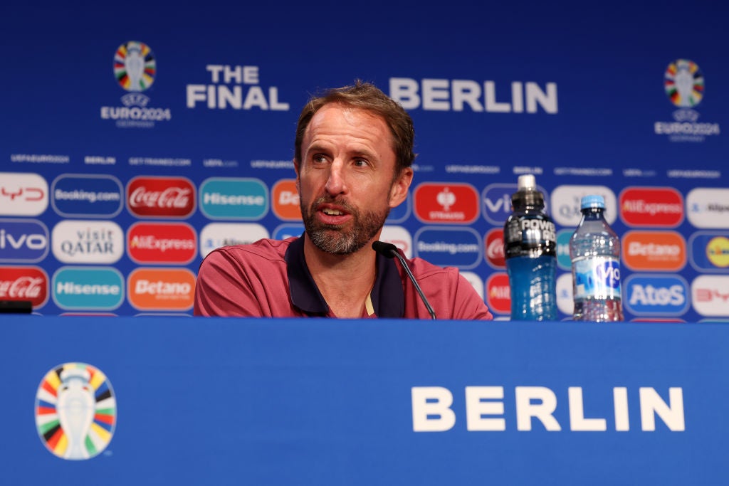 Euro 2024 final live England v Spain buildup as Southgate ‘makes left