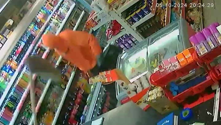 Brave shopkeeper armed with mop confronts knife-wielding robber