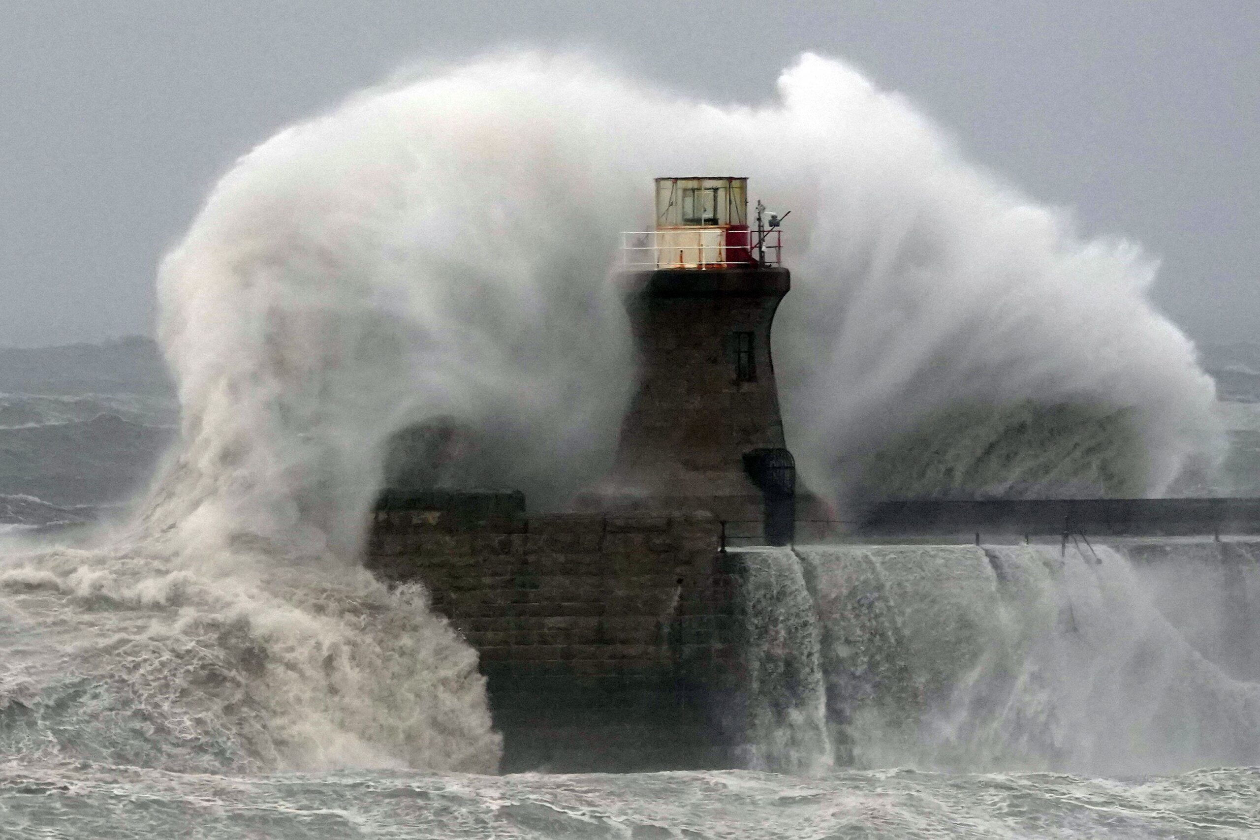 UK weather: Storm Darragh brings amber wind warning as commuters brace for disruption