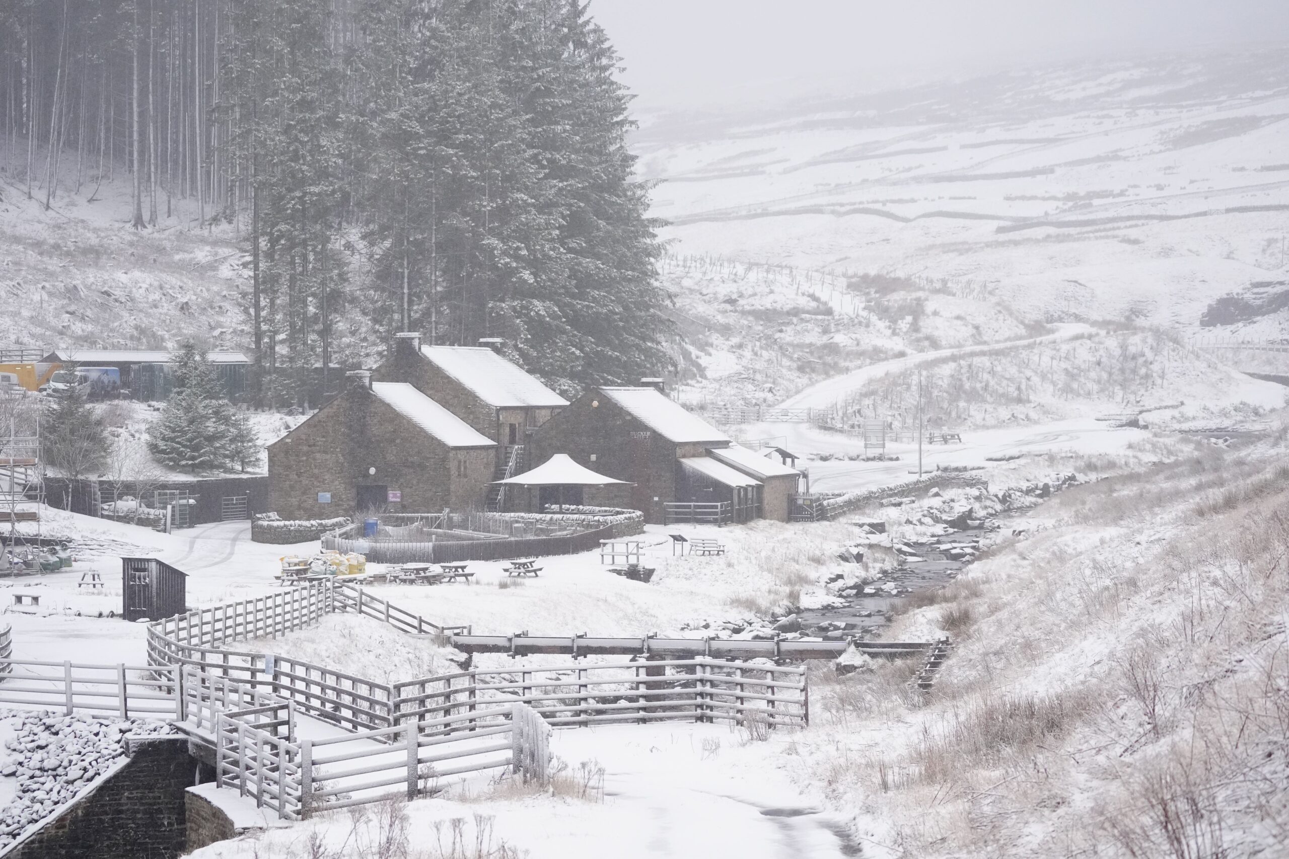 UK weather live: Snow, ice and freezing rain to hit Britain