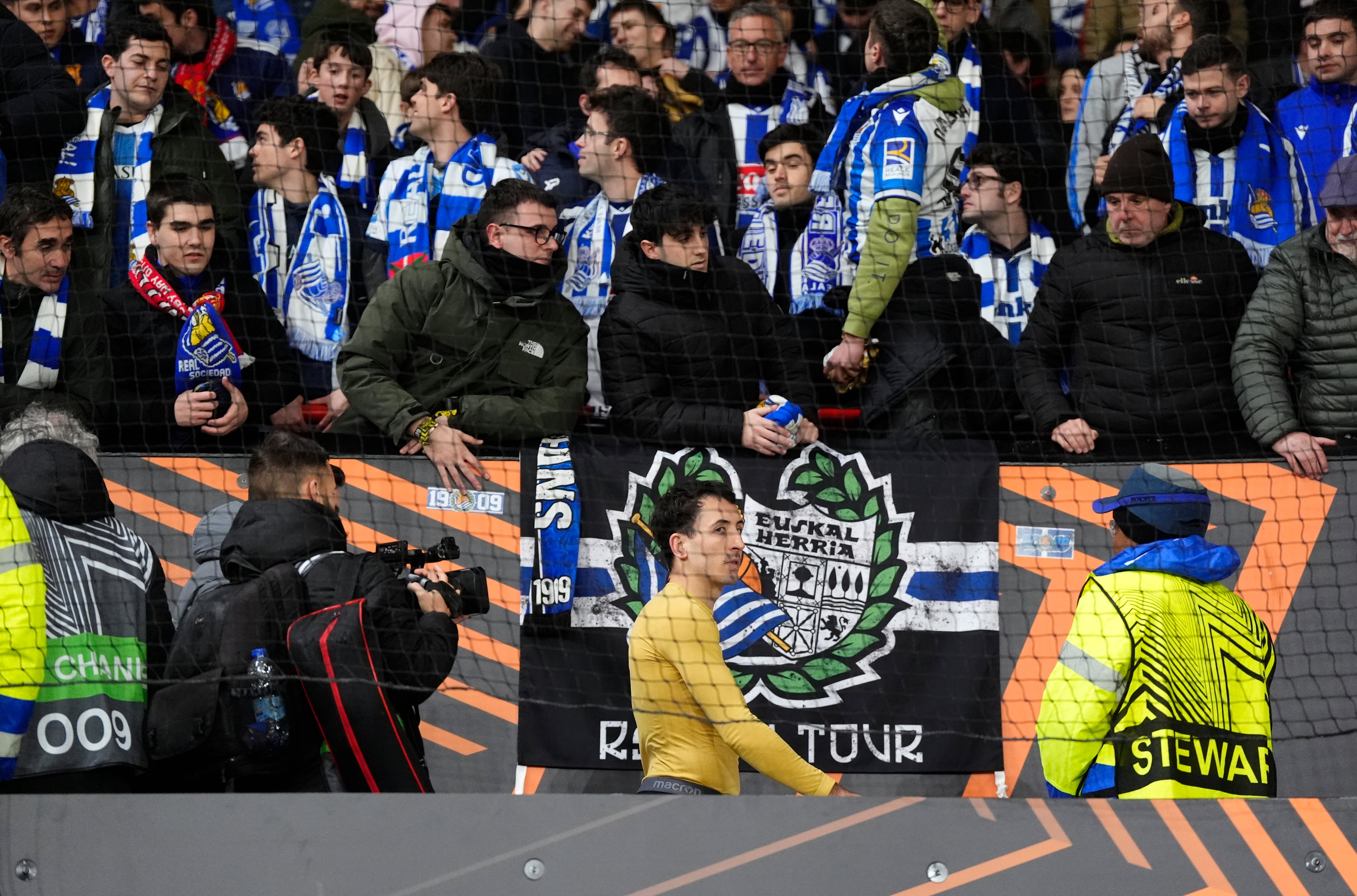 Oyarzabal commiserates with the travelling fans