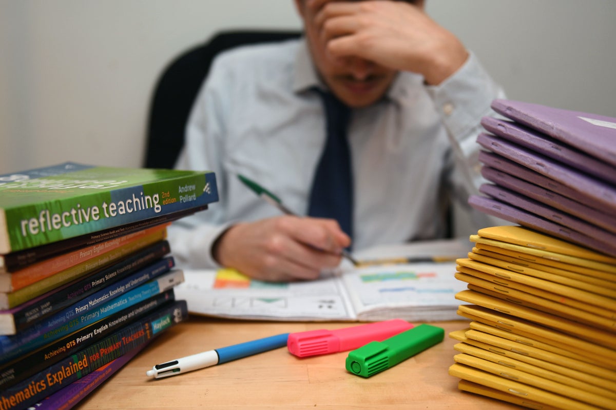 Union to ballot teachers over class contact time dispute